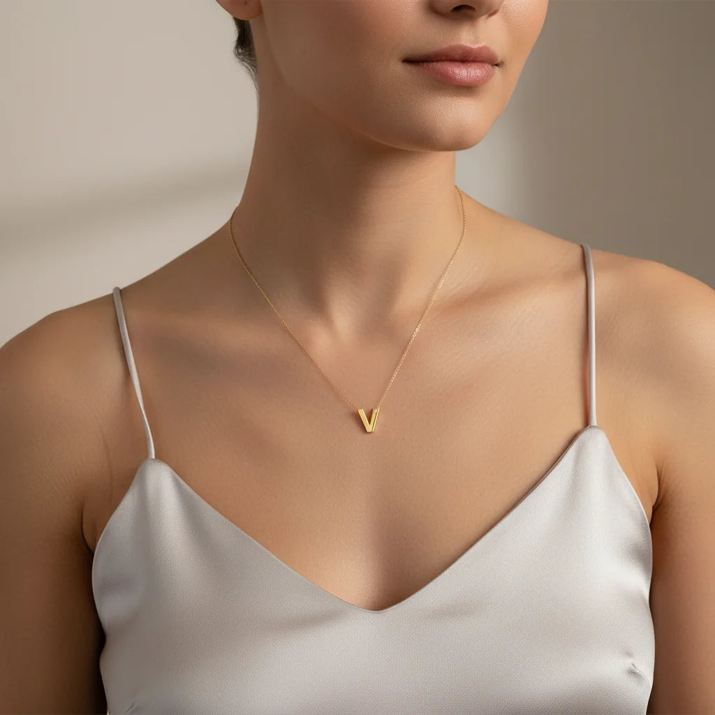 0,01 Karat Pırlantalı Harfli Kolye "V" - Venta Jewelry