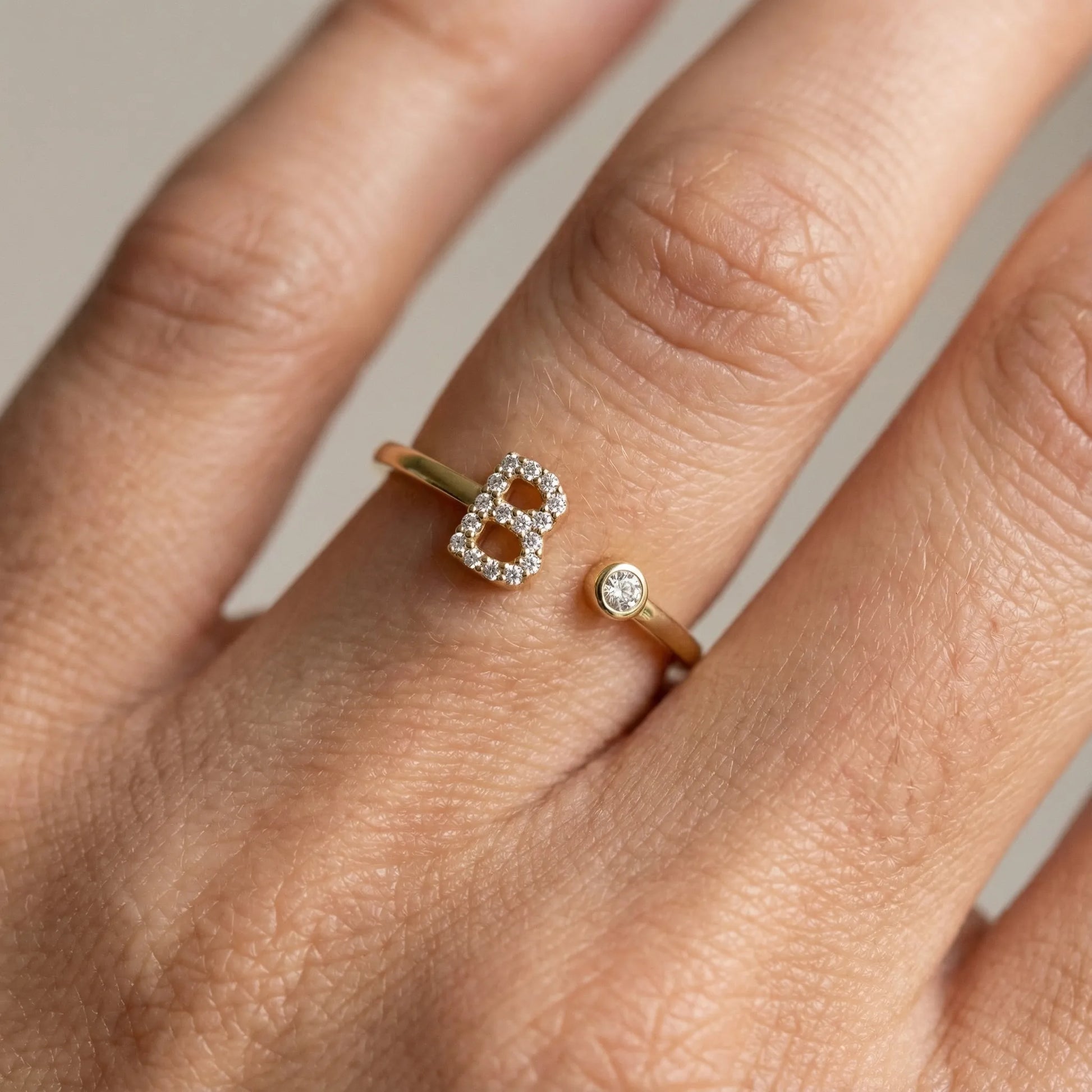 0,09 Karat Pırlantalı Harfli Yüzük "B", F Renk SI - Venta Jewelry
