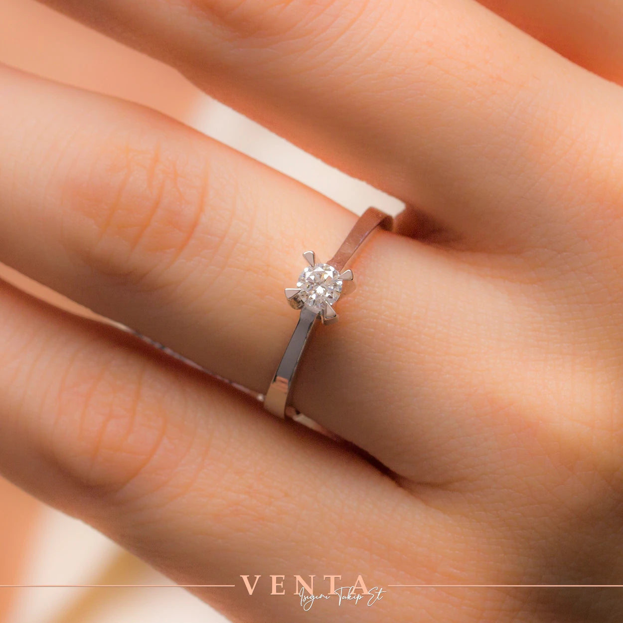 HRD Sertifikalı 0,40 Karat Tektaş Pırlanta Yüzük "Rima"