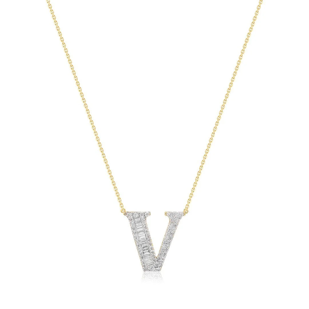 0,23 Karat Pırlantalı Baget Harfli Kolye "V" - Venta Jewelry