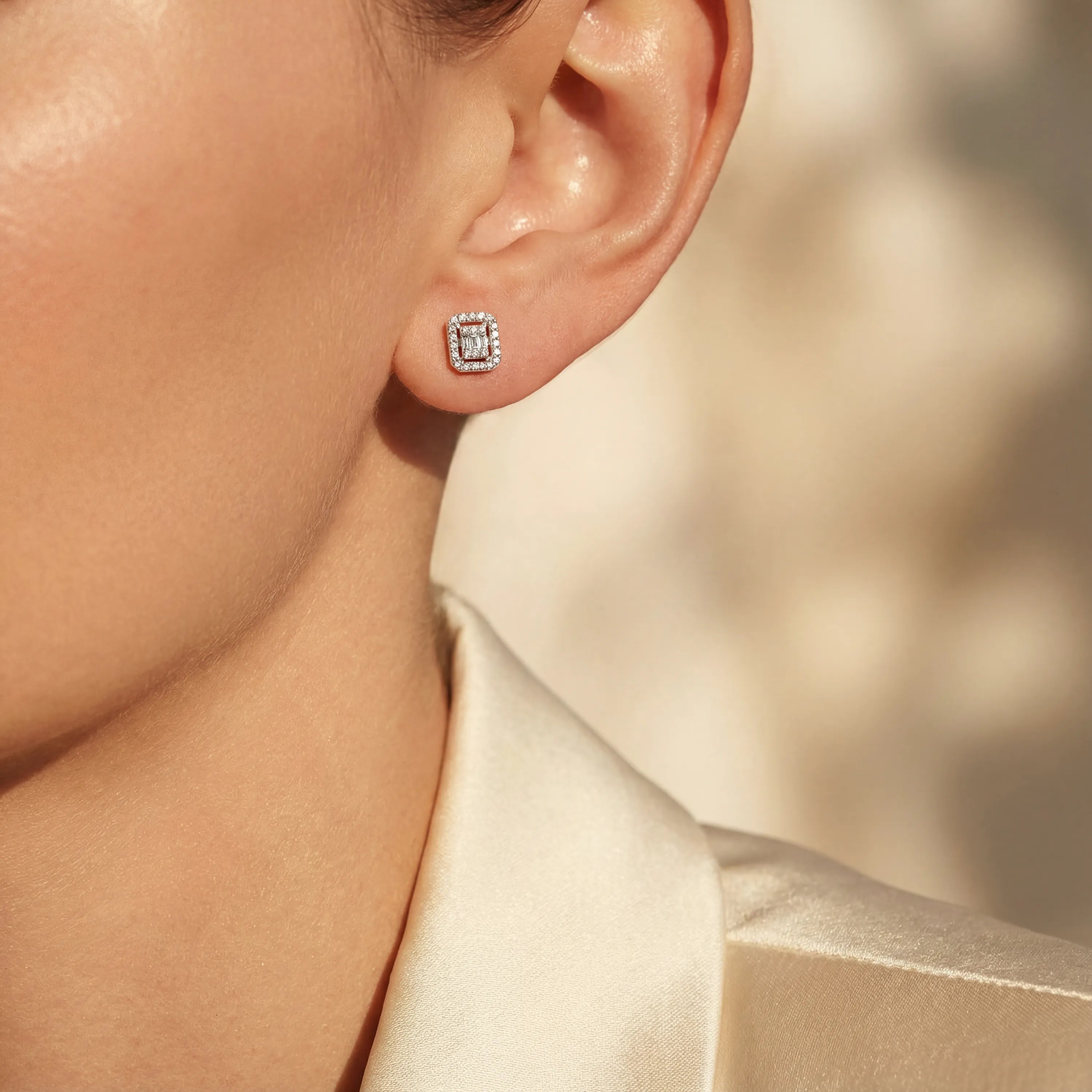 0,27 Karat Baget Pırlanta Küpe, F Renk SI - Venta Jewelry