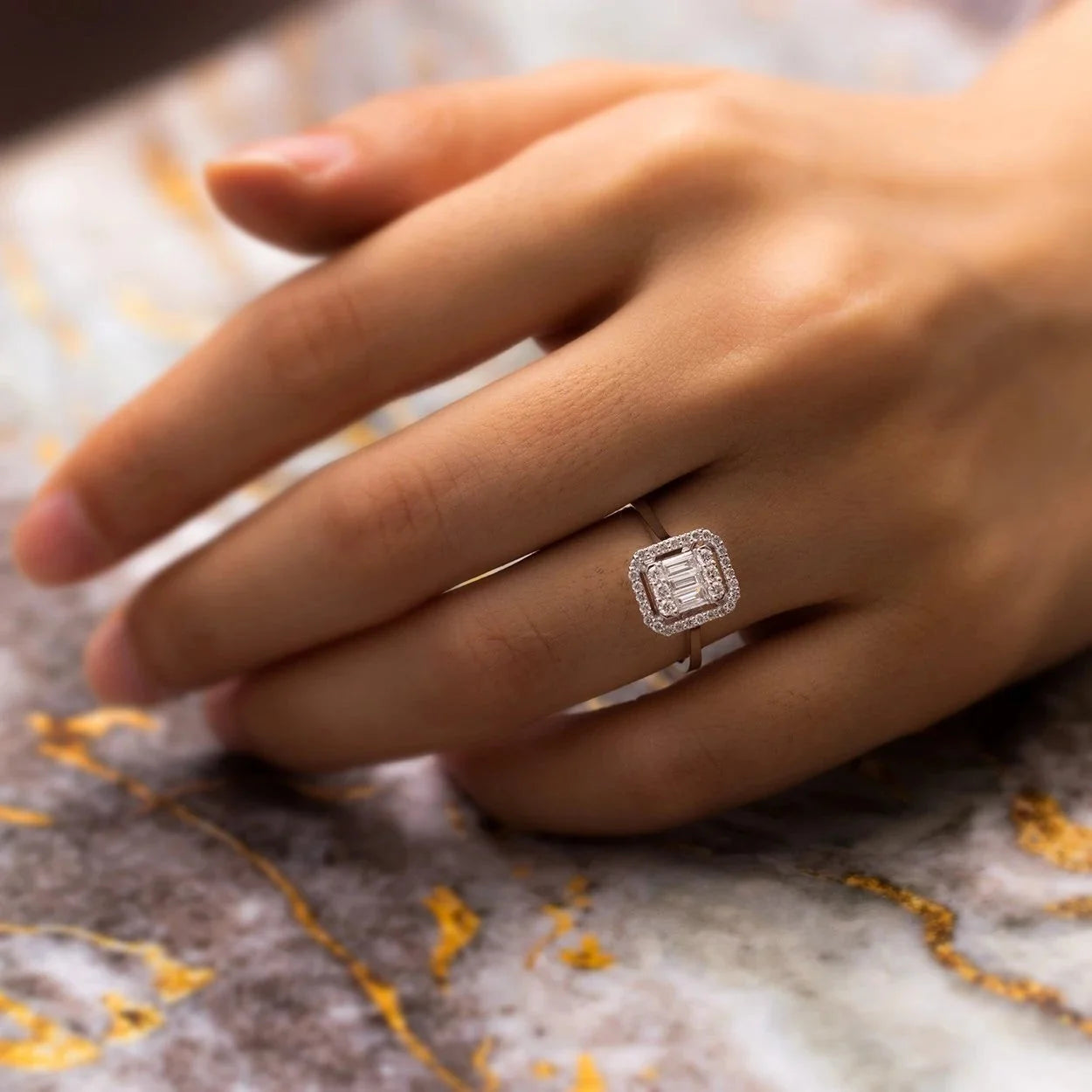 0,30 Karat Baget Pırlanta Yüzük "İlma" - Venta Jewelry