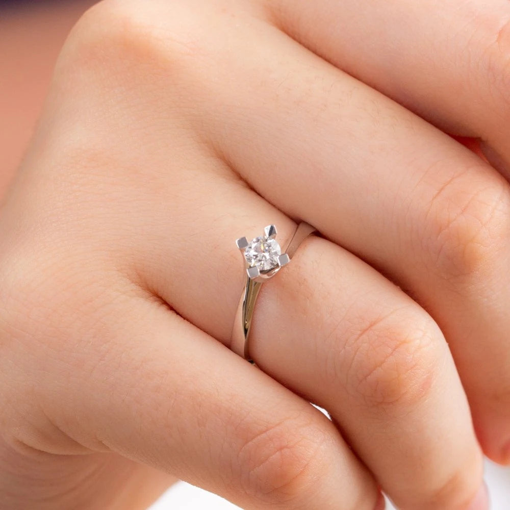 HRD Sertifikalı 0,30 Karat Tektaş Pırlanta Yüzük "Perla"