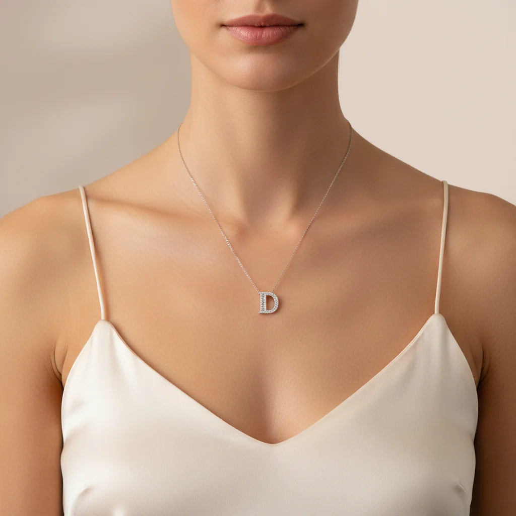 0,33 Karat Pırlanta Baget Harfli Kolye "D" - Venta Jewelry