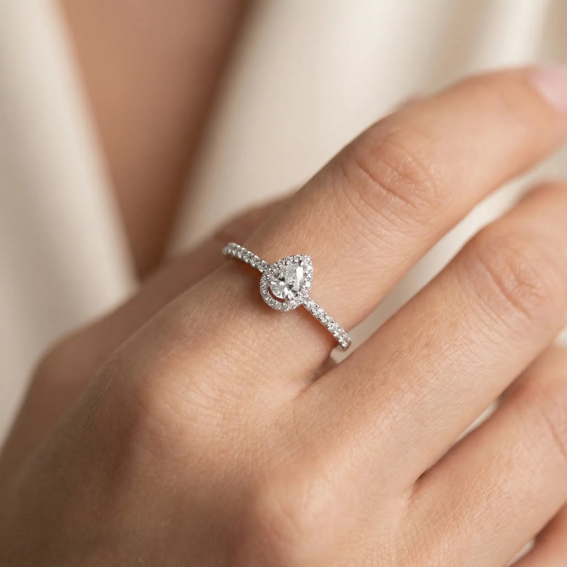 0,35 Karat Damla Tektaş Pırlanta Yüzük, F Renk SI - Venta Jewelry
