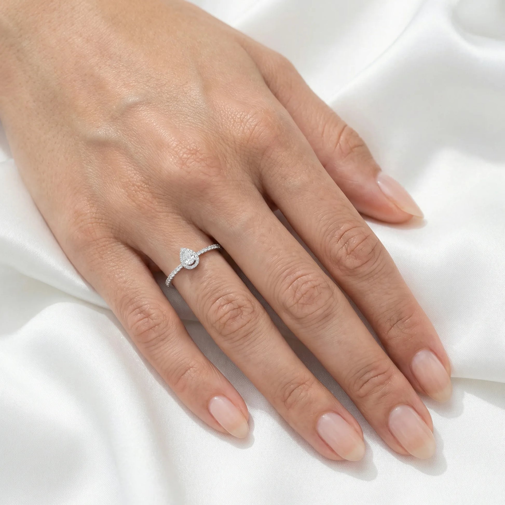 0,35 Karat Damla Tektaş Pırlanta Yüzük, F Renk SI - Venta Jewelry

