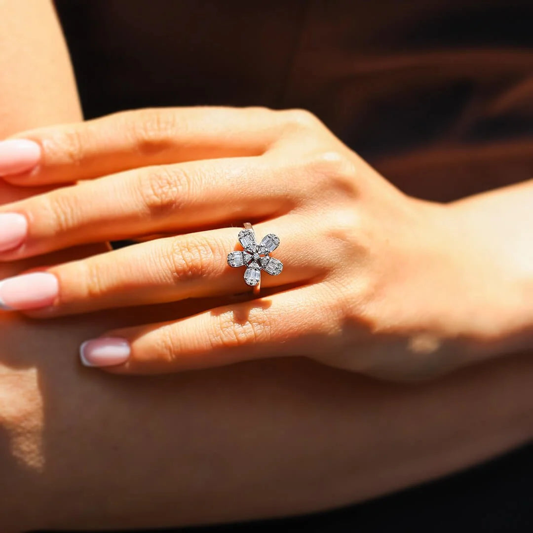 0,46 Karat Tasarım Baget Pırlanta Yüzük - Venta Jewelry