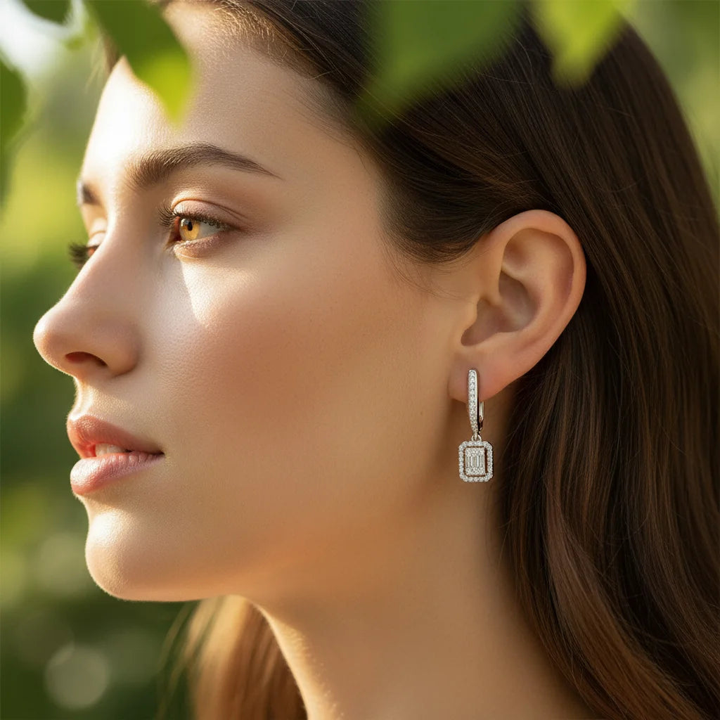 0,57 Karat Baget Pırlanta Küpe "EFZA" - Venta Jewelry