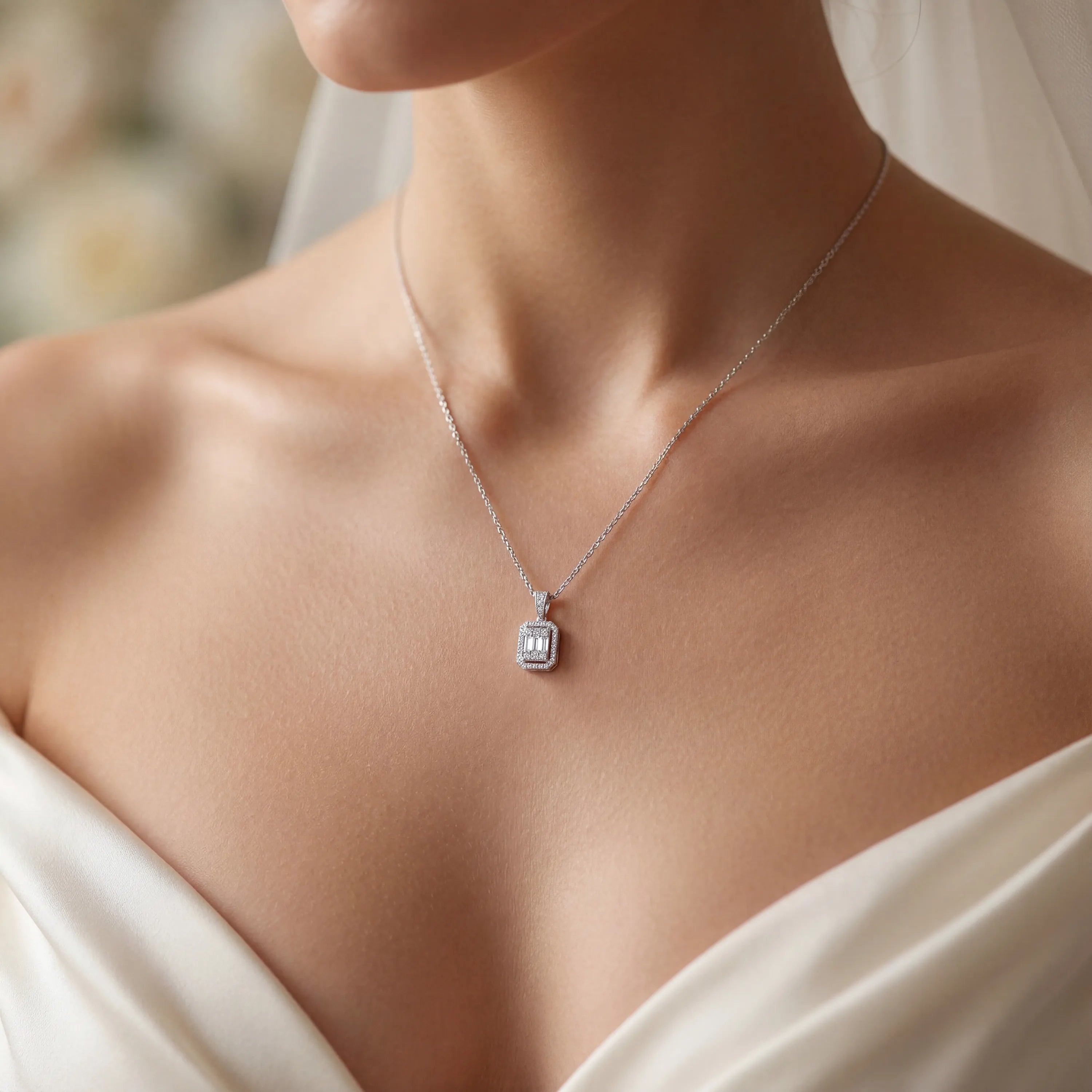 0,57 Karat Baget Pırlanta Kolye "Efza", F Renk SI - Venta Jewelry