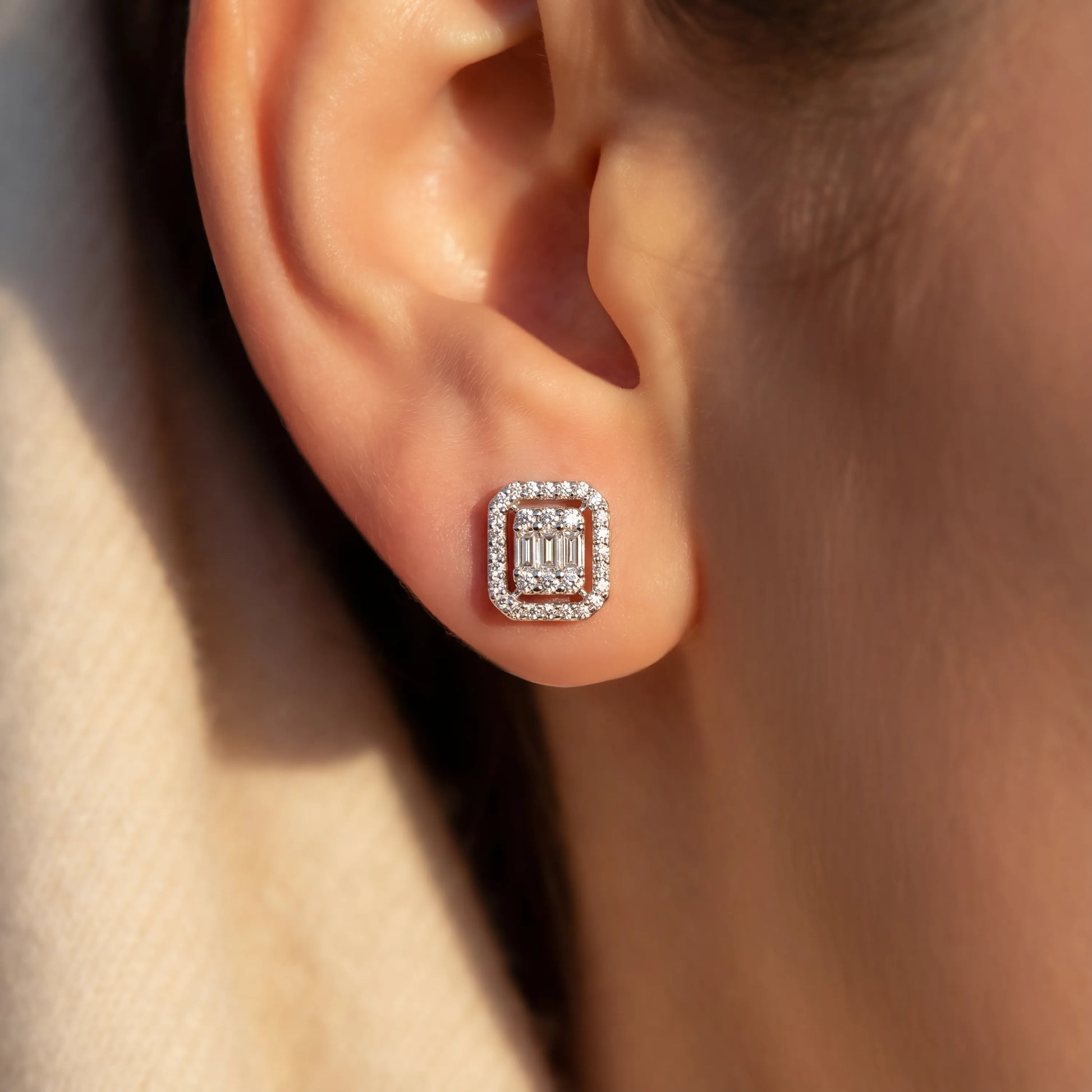 0,66 Karat Baget Pırlanta Küpe, F Renk SI - Venta Jewelry
