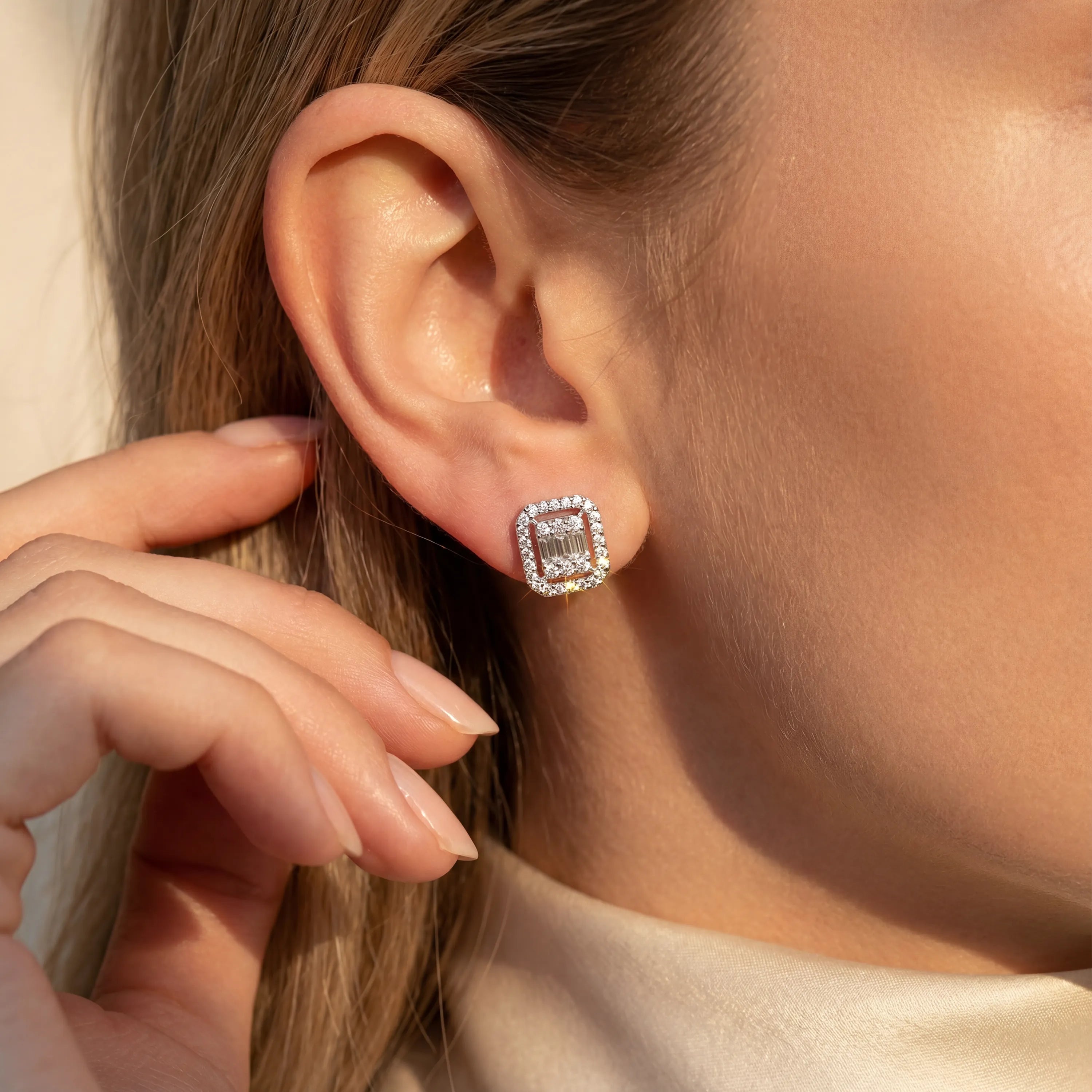0,80 Karat Baget Pırlanta Küpe, F Renk SI - Venta Jewelry