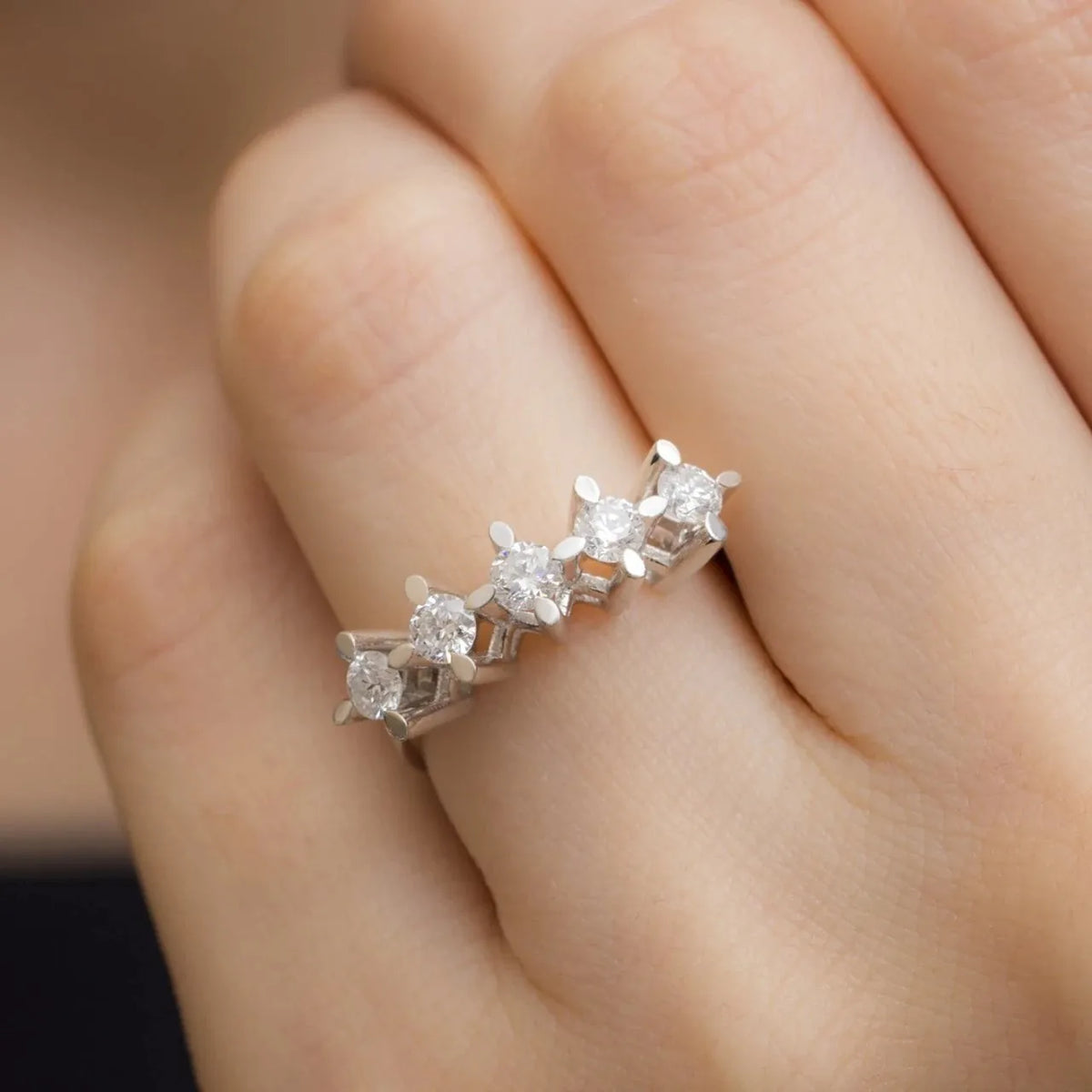 0,90 Karat Beştaş Pırlanta Yüzük "Eva", F Renk SI - Venta Jewelry
