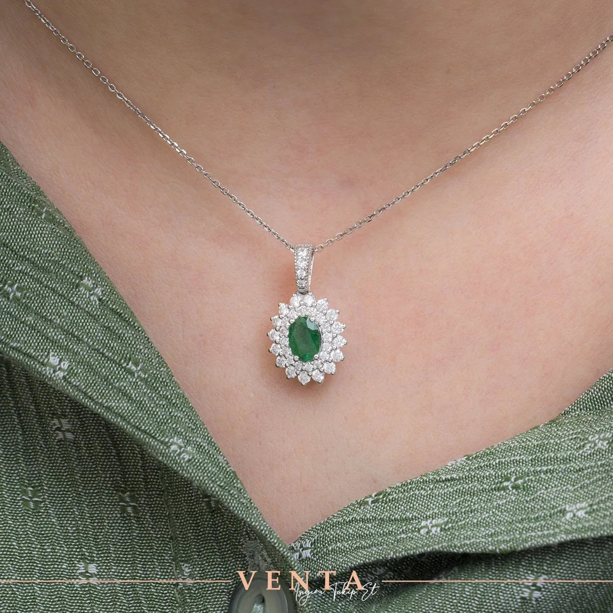 0,92 Karat Pırlantalı Zümrüt Kolye, F Renk SI - Venta Jewelry