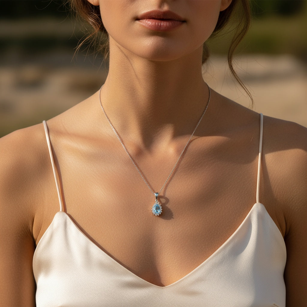 0,33 Karat Pırlantalı Blue Topaz Kolye