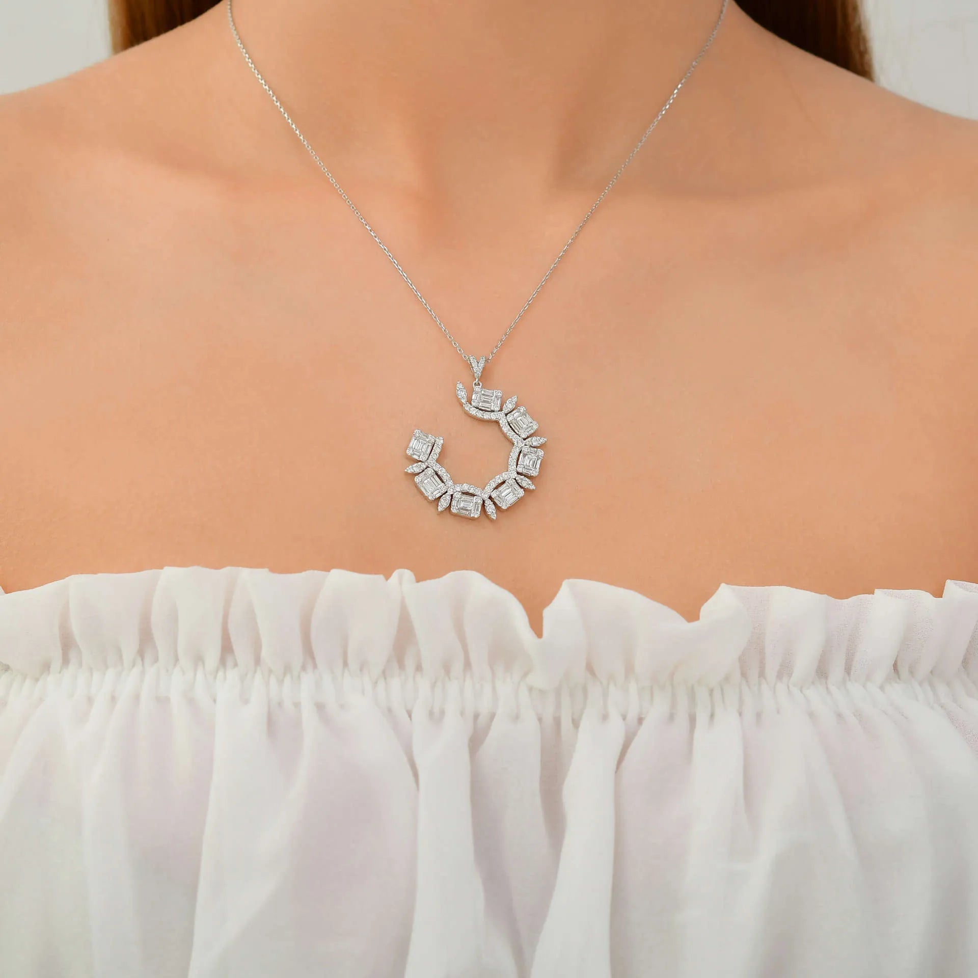 2,37 Karat Tasarım Baget Pırlanta Kolye, F Renk SI - Venta Jewelry