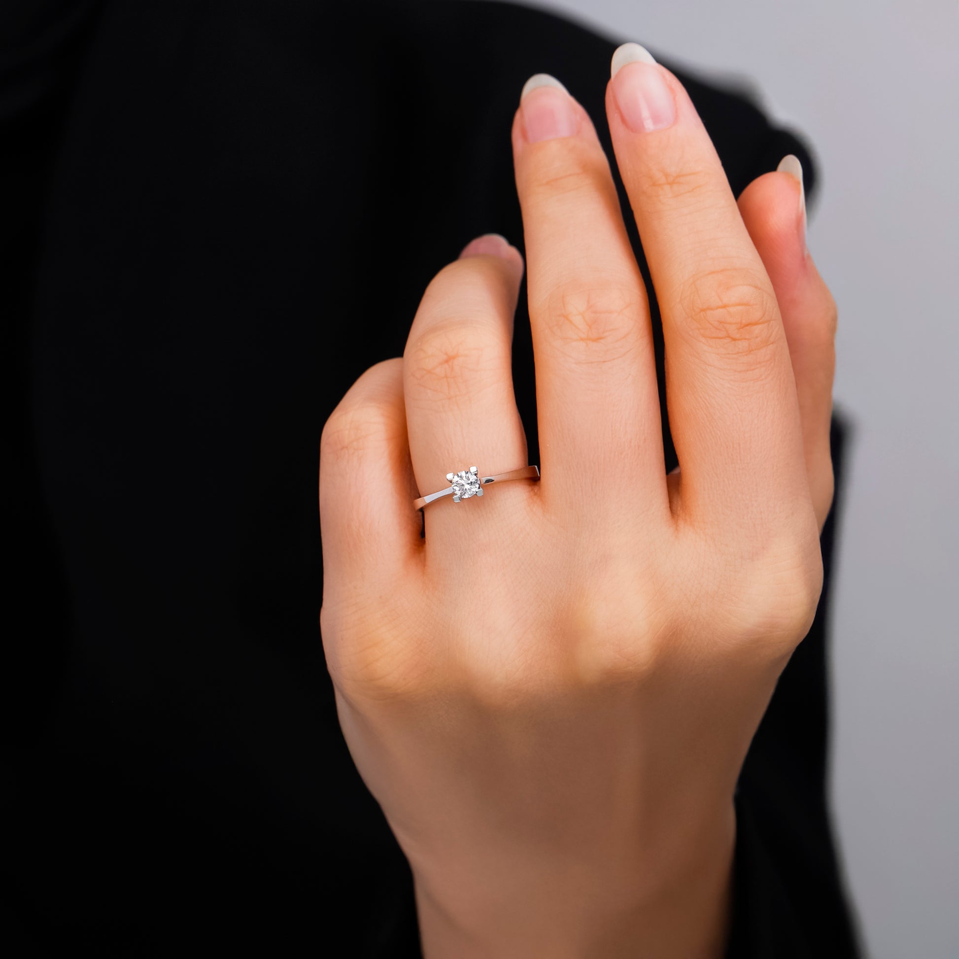 HRD Sertifikalı 0,30 Karat Tektaş Pırlanta Yüzük "Liya"