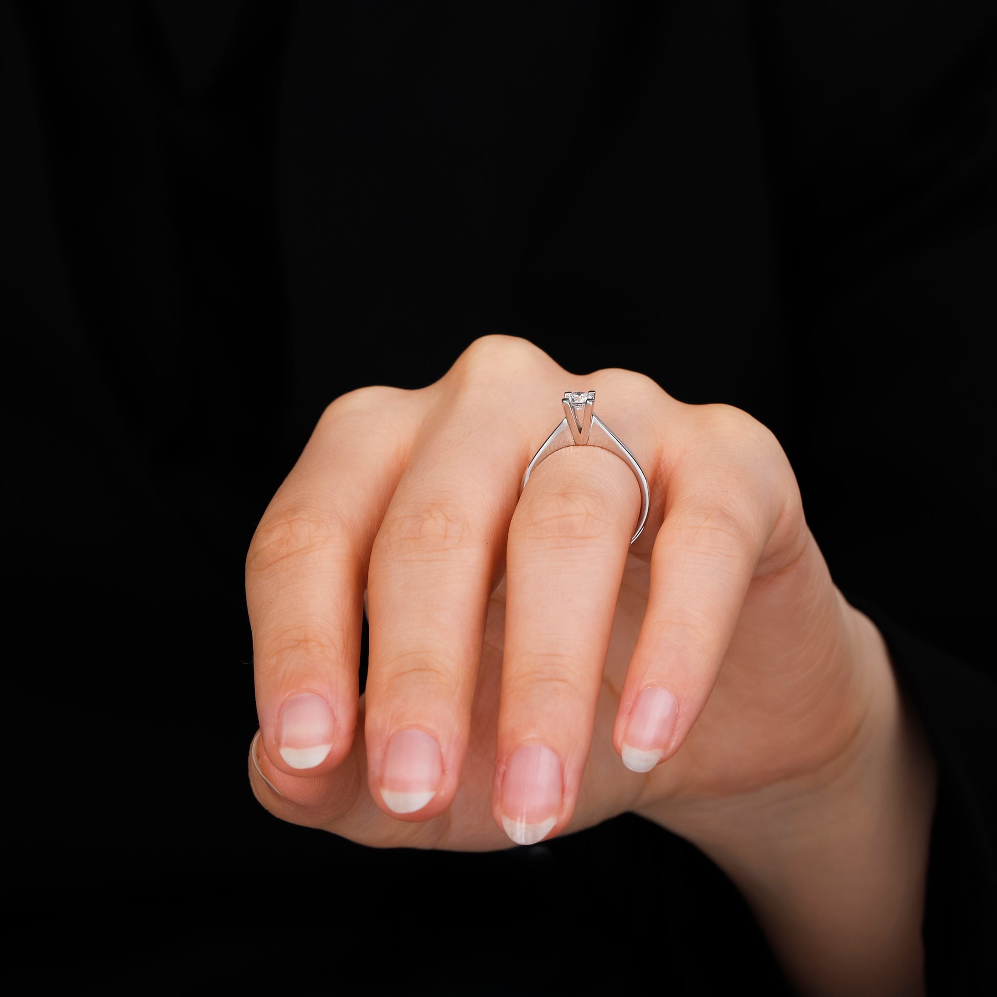 HRD Sertifikalı 0,30 Karat Tektaş Pırlanta Yüzük "Liya"