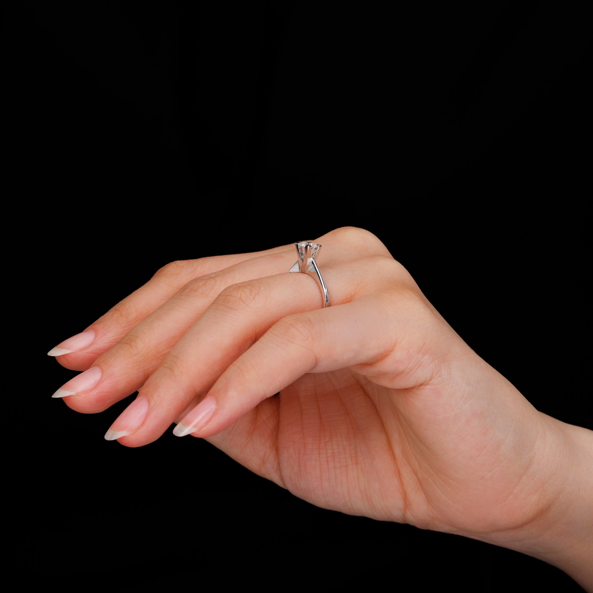 HRD Sertifikalı 0,40 Karat Tektaş Pırlanta Yüzük "Liya"