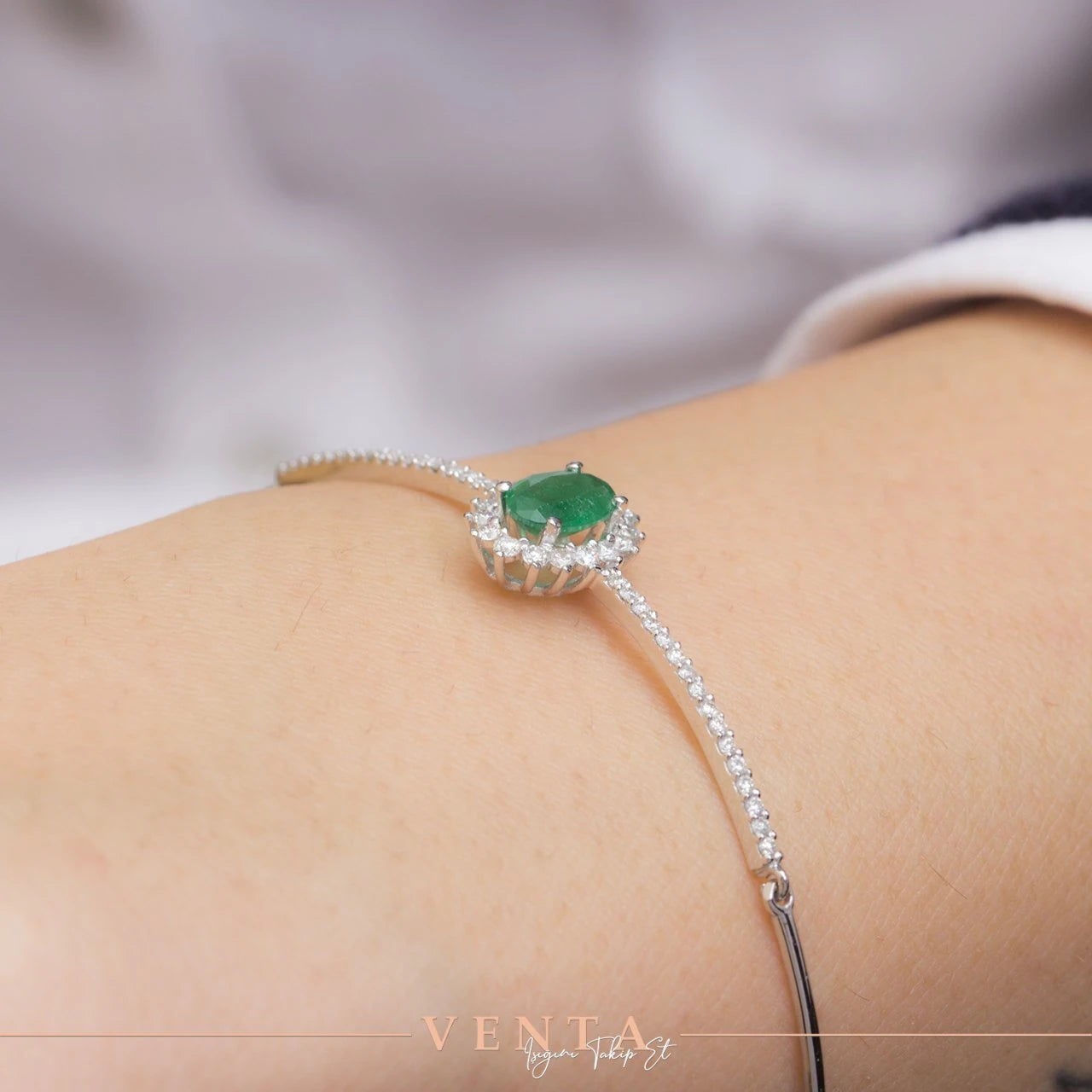 1,23 Karat Pırlantalı Zümrüt Bileklik "Feuille"