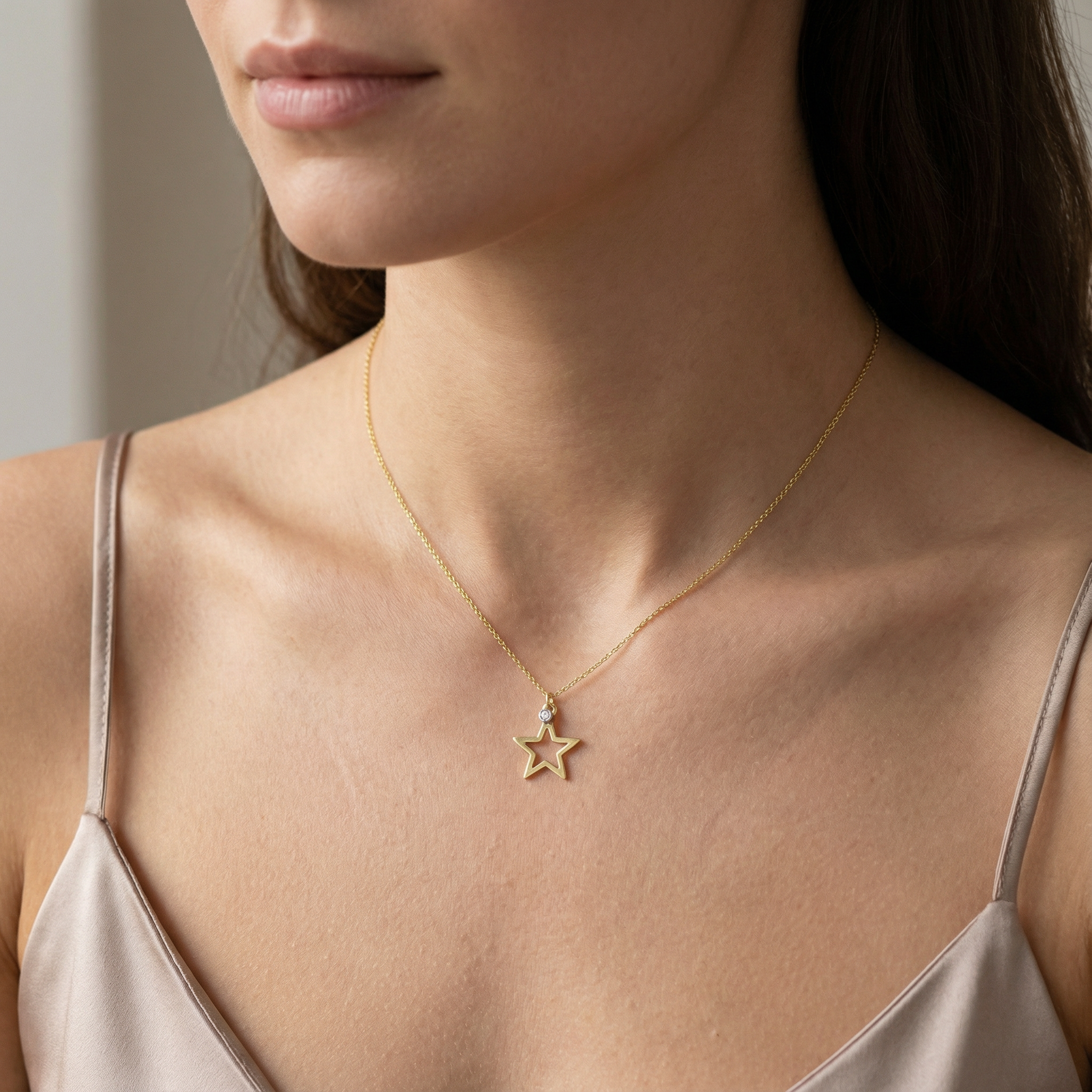 0,02 Karat Pırlanta Kolye "Yıldız"