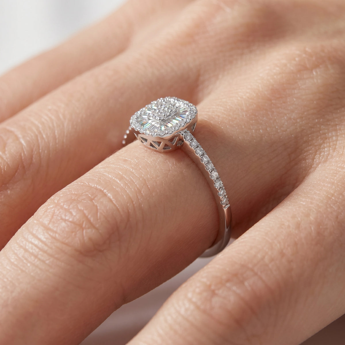 0,46 Karat Tasarım Baget Yüzük Pırlanta, F Renk SI - Venta Jewelry
