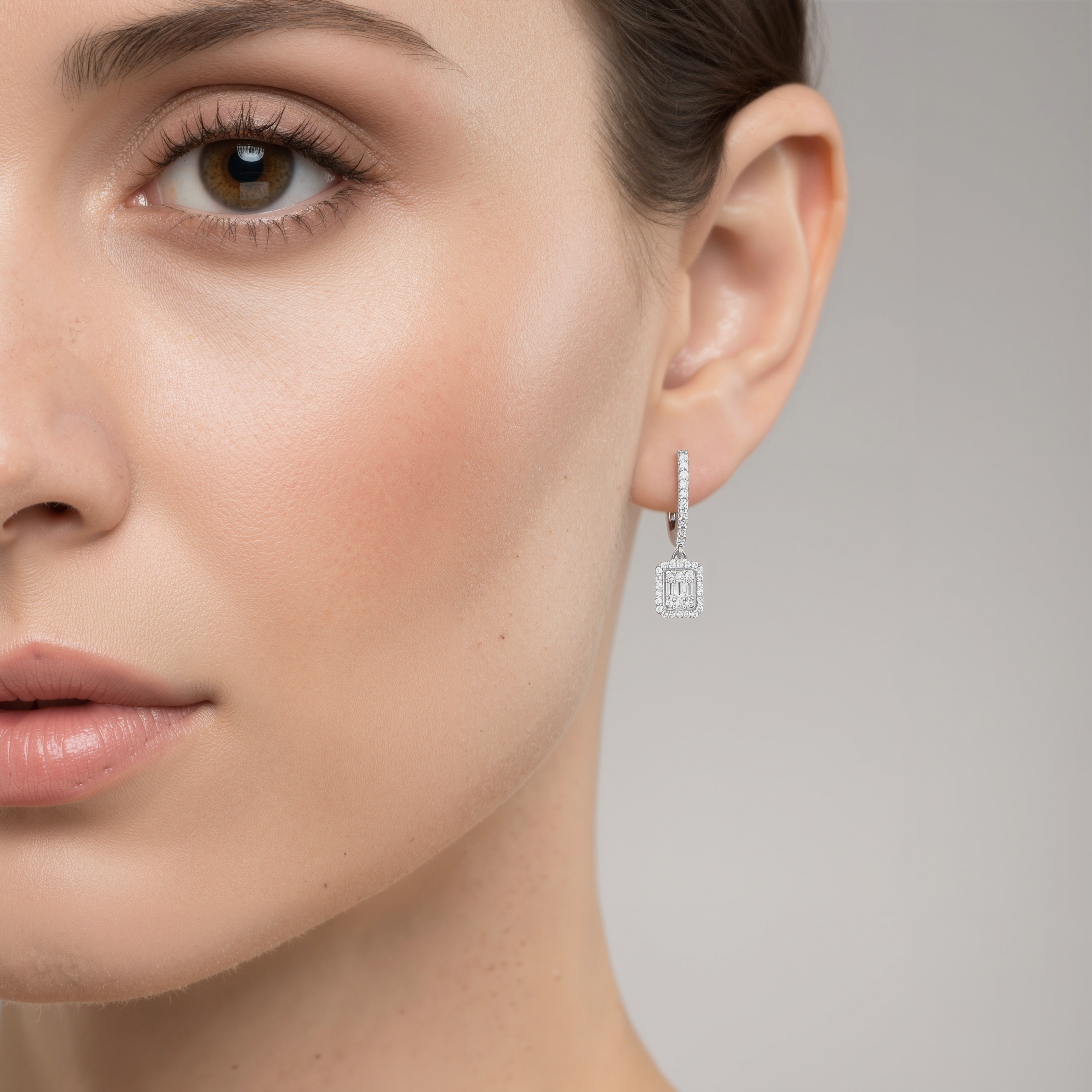 0,42 Karat Baget Pırlanta Küpe "EFZA"