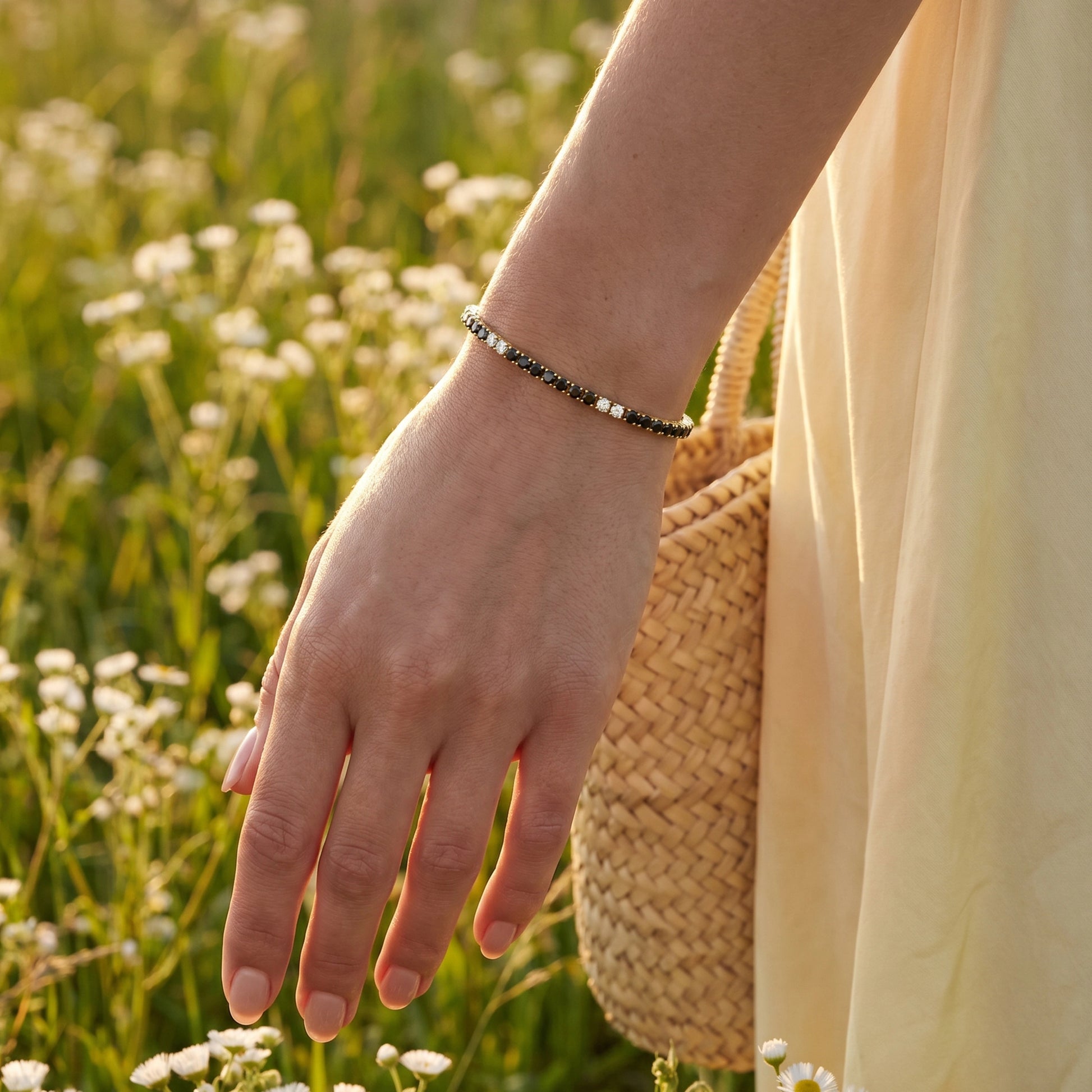 10,86 Karat Renkli Taşlı Suyulu Pırlanta Bileklik, F Renk SI - Venta Jewelry
