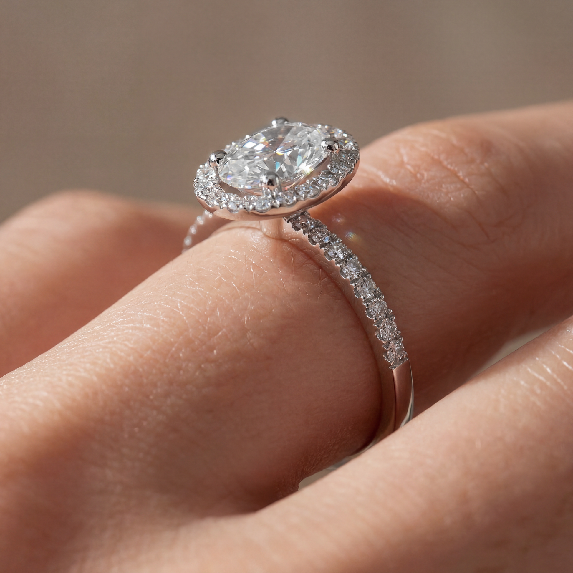 HRD Sertifikalı 1,06 Karat F Renk Oval Tektaş Pırlanta Yüzük - Venta Jewelry