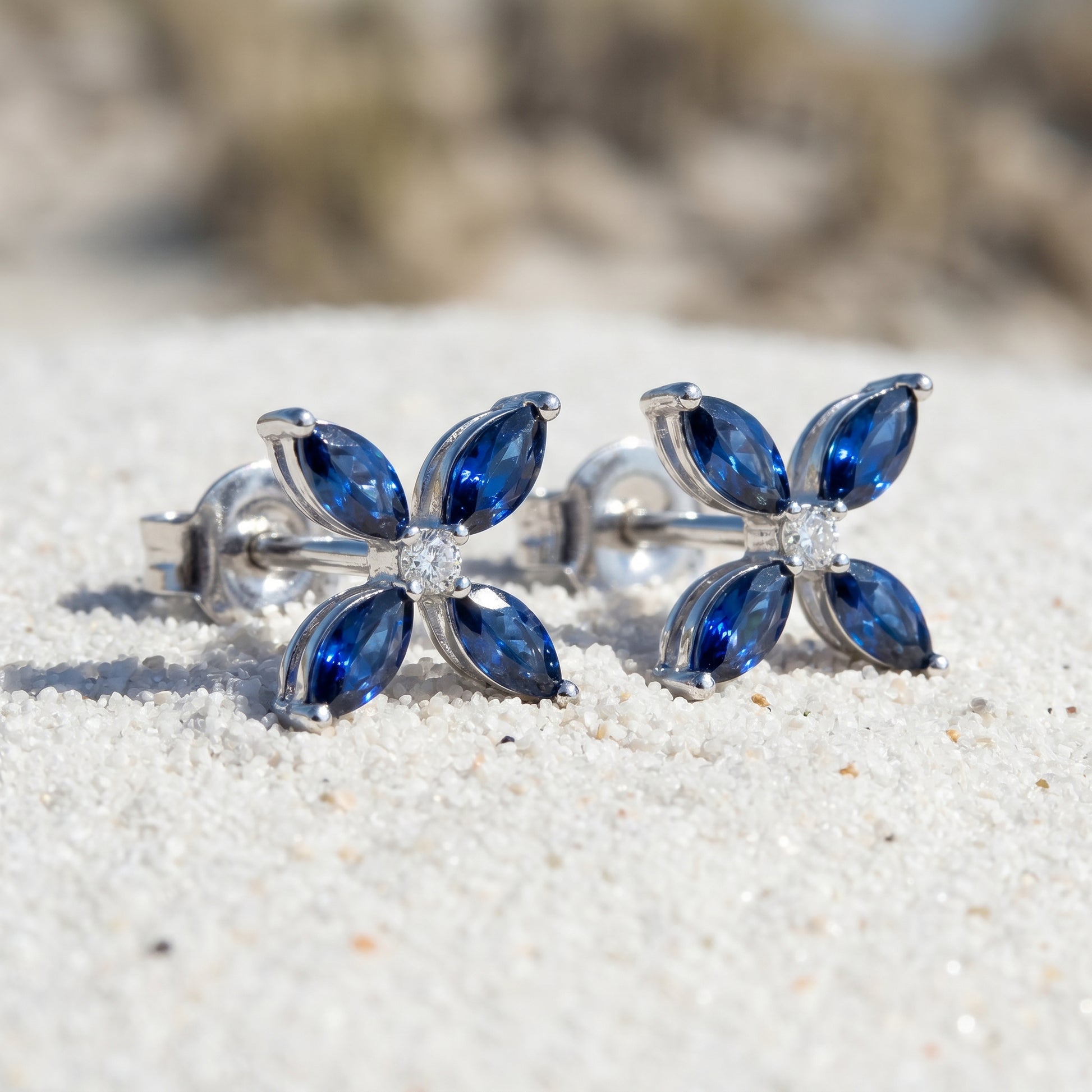 0,64 Karat Pırlantalı Safir Küpe