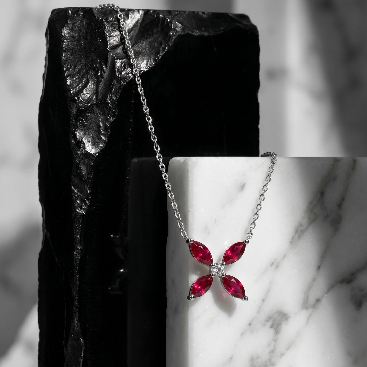 0,33 Karat Pırlantalı Yakut Kolye, F Renk SI - Venta Jewelry
