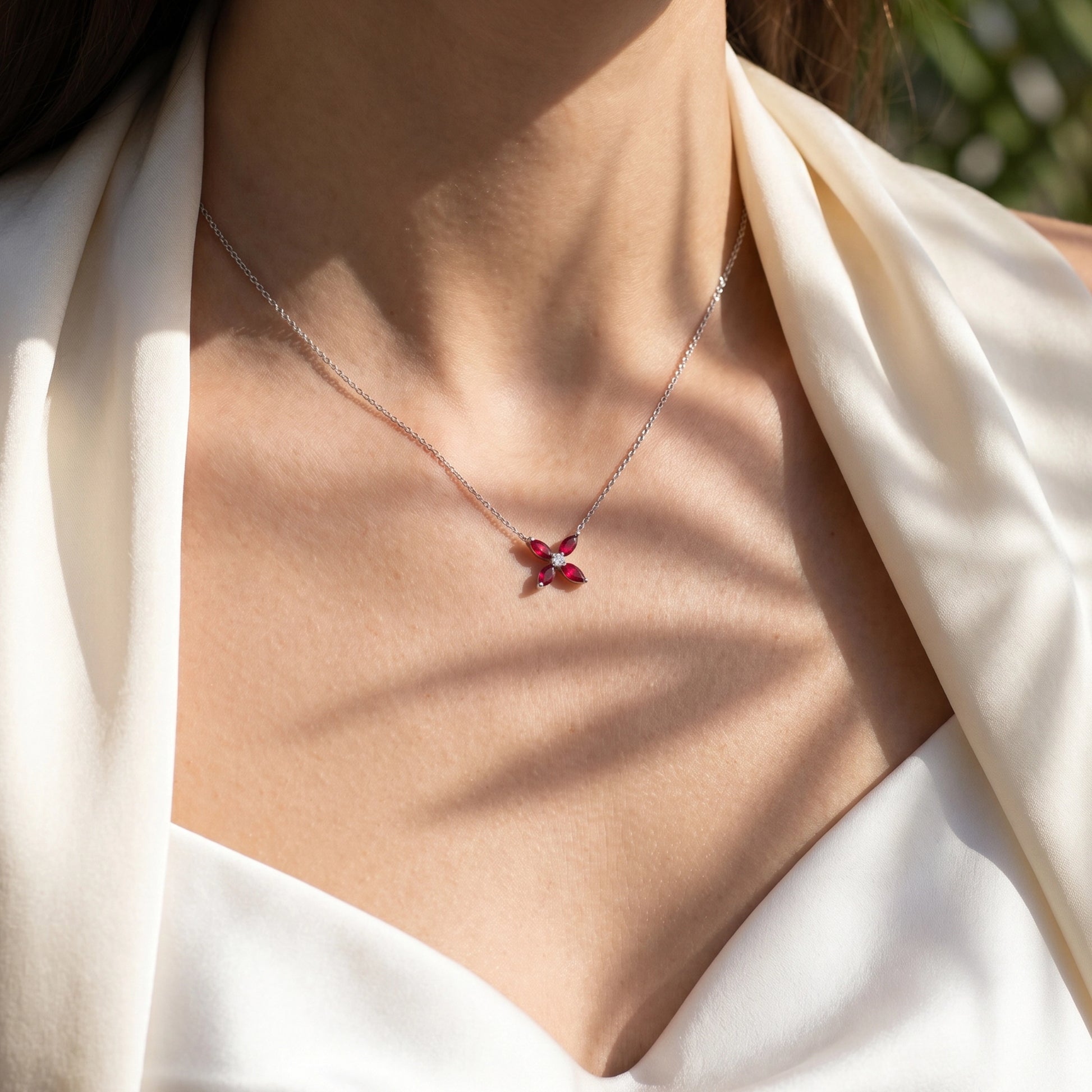 0,33 Karat Pırlantalı Yakut Kolye, F Renk SI - Venta Jewelry
