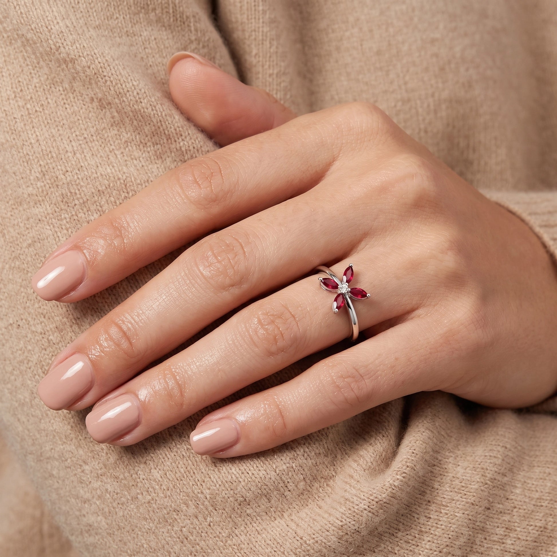 0,37 Karat Pırlantalı Yakut Yüzük, F Renk SI - Venta Jewelry
