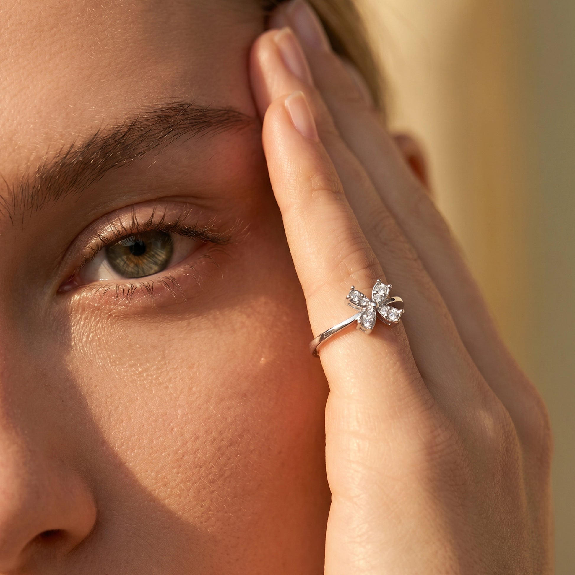 0.30 Carat Half-Circle Diamond Ring "Veca"
