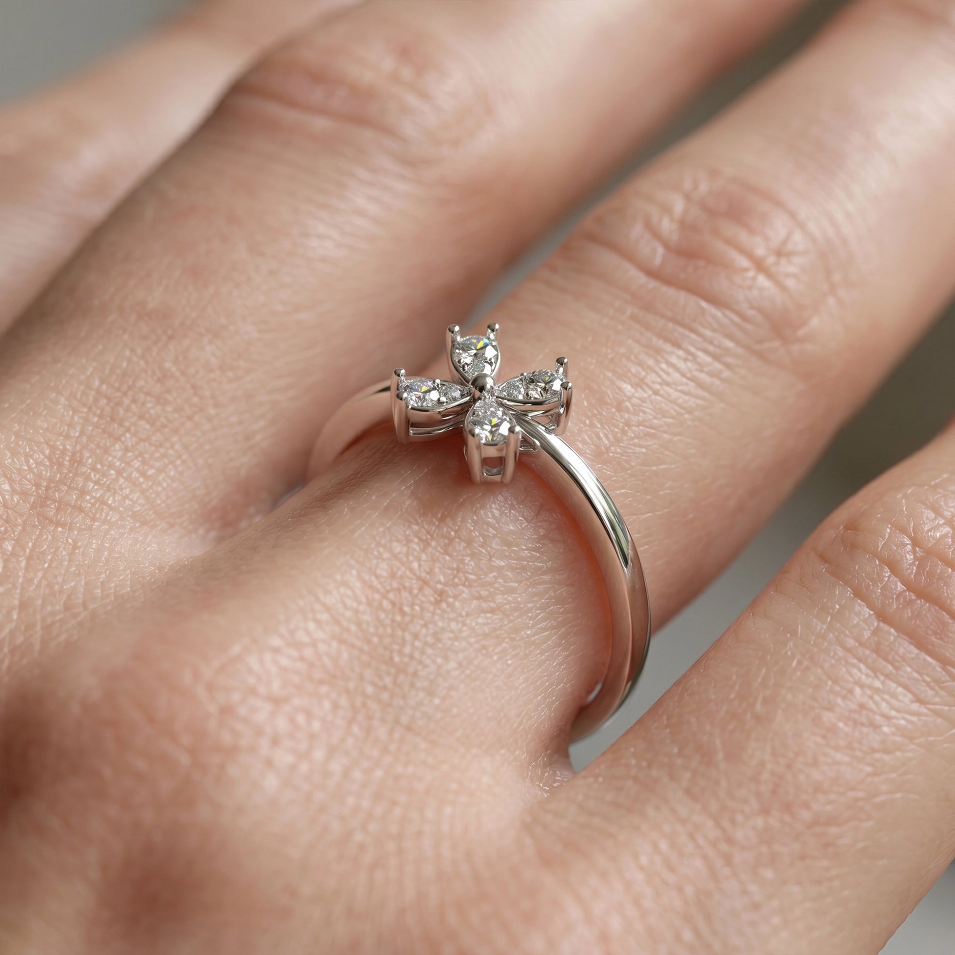 0.30 Carat Half-Circle Diamond Ring "Veca"
