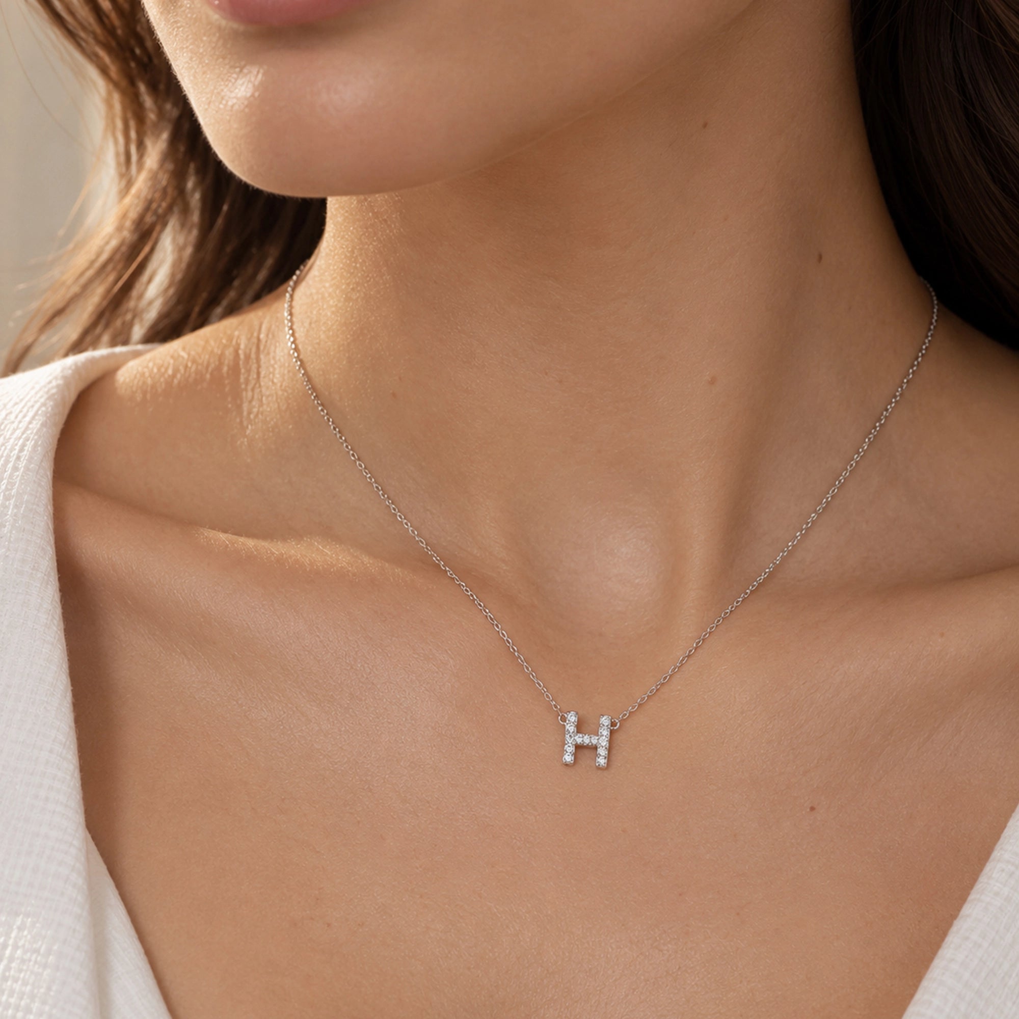 0,05 Karat Pırlantalı Harfli Kolye "H" alternatif görünüm