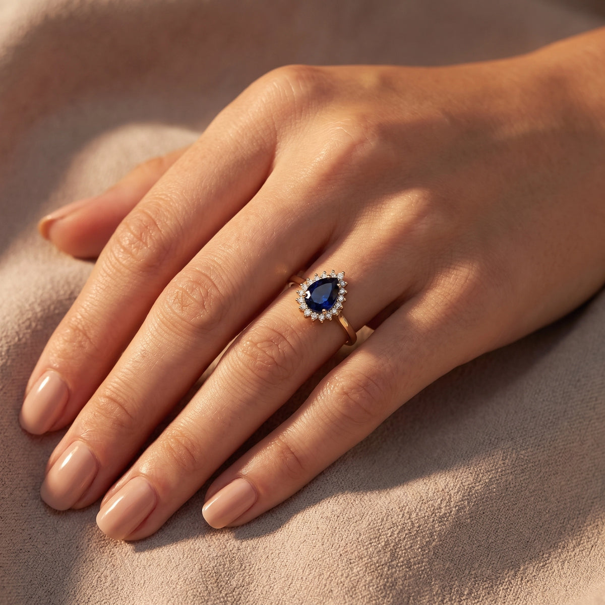 1,79 Karat Pırlantalı Safir Yüzük, F Renk SI - Venta Jewelry
