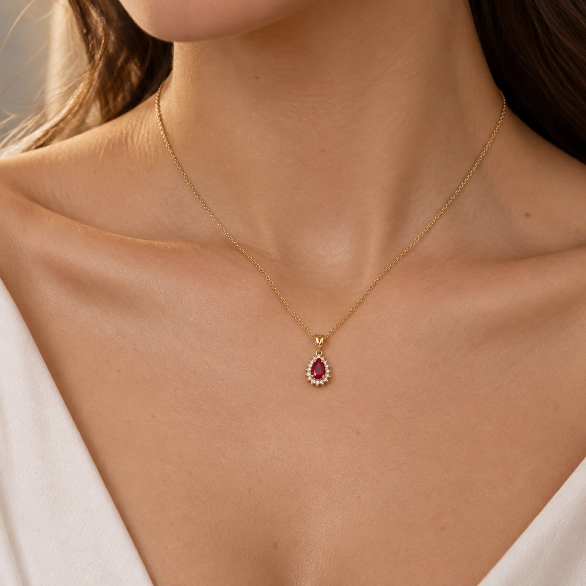 0,29 Karat Pırlantalı Yakut Kolye alternatif görünüm