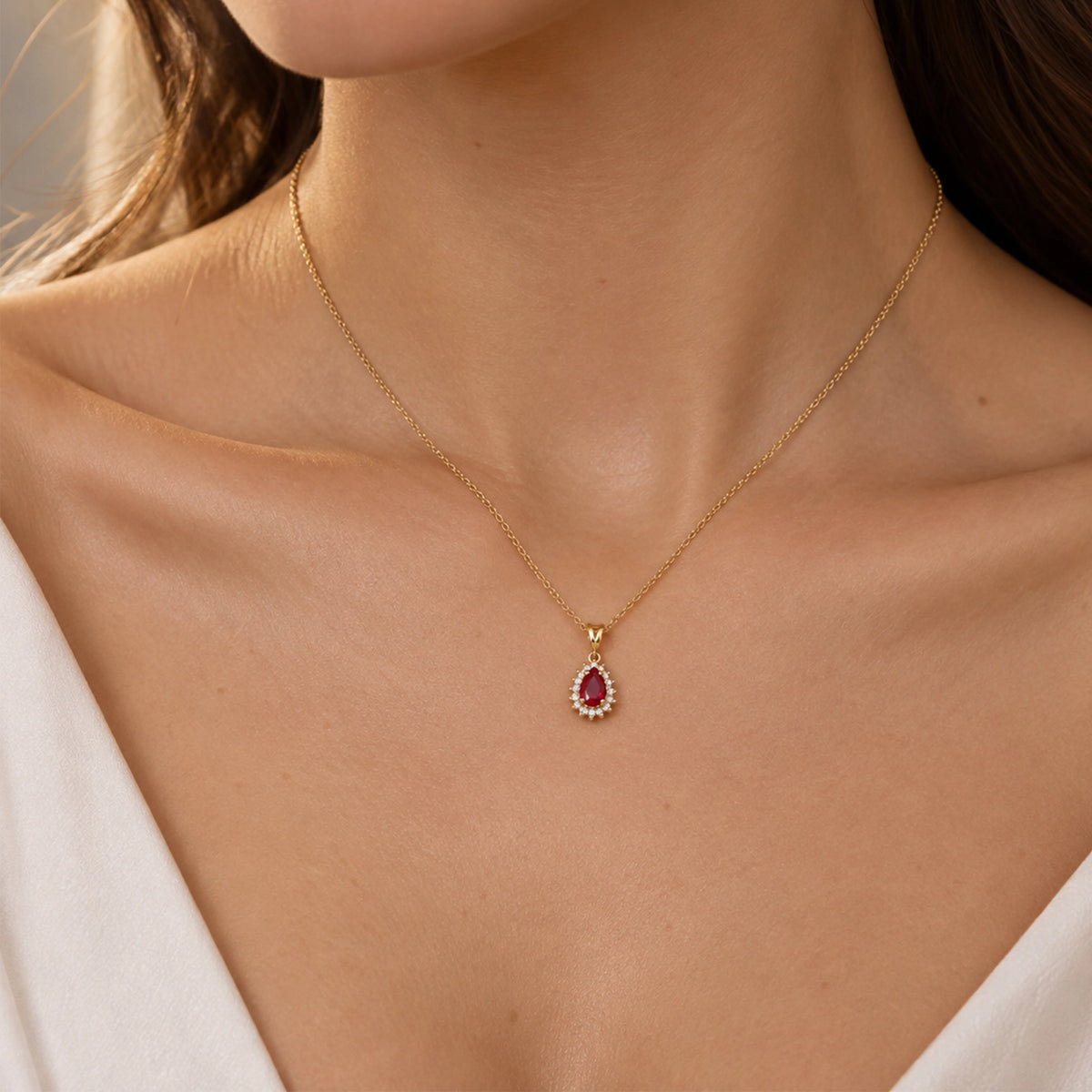 0,29 Karat Pırlantalı Yakut Kolye

