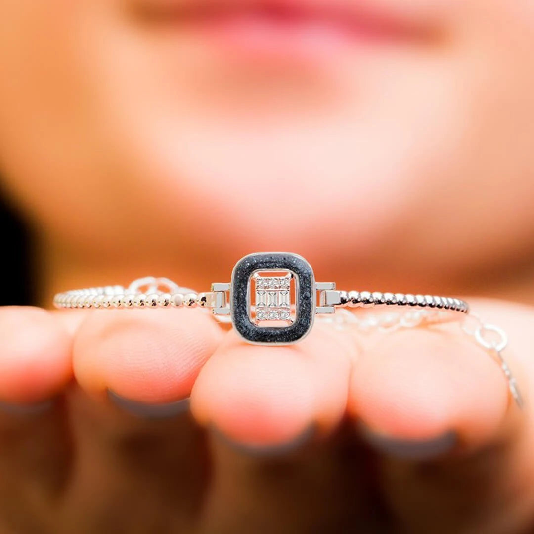 0,09 Karat Siyah Mineli Baget Pırlanta Bileklik "Mina"