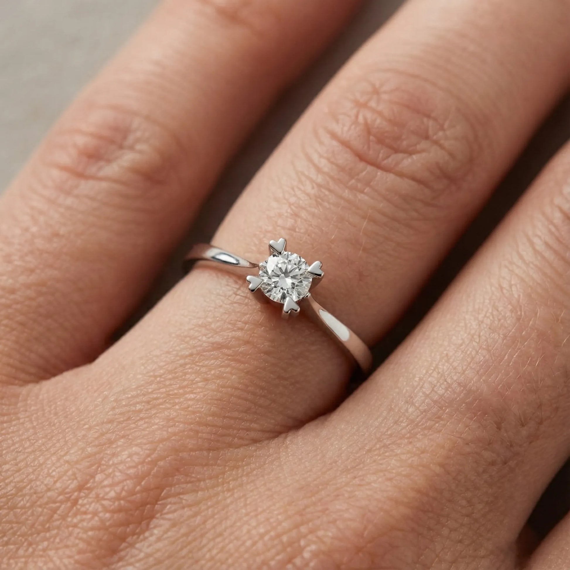HRD Sertifikalı 0,20 Karat E Renk Tektaş Pırlanta Yüzük "Kalp", E Renk SI1 - Venta Jewelry
