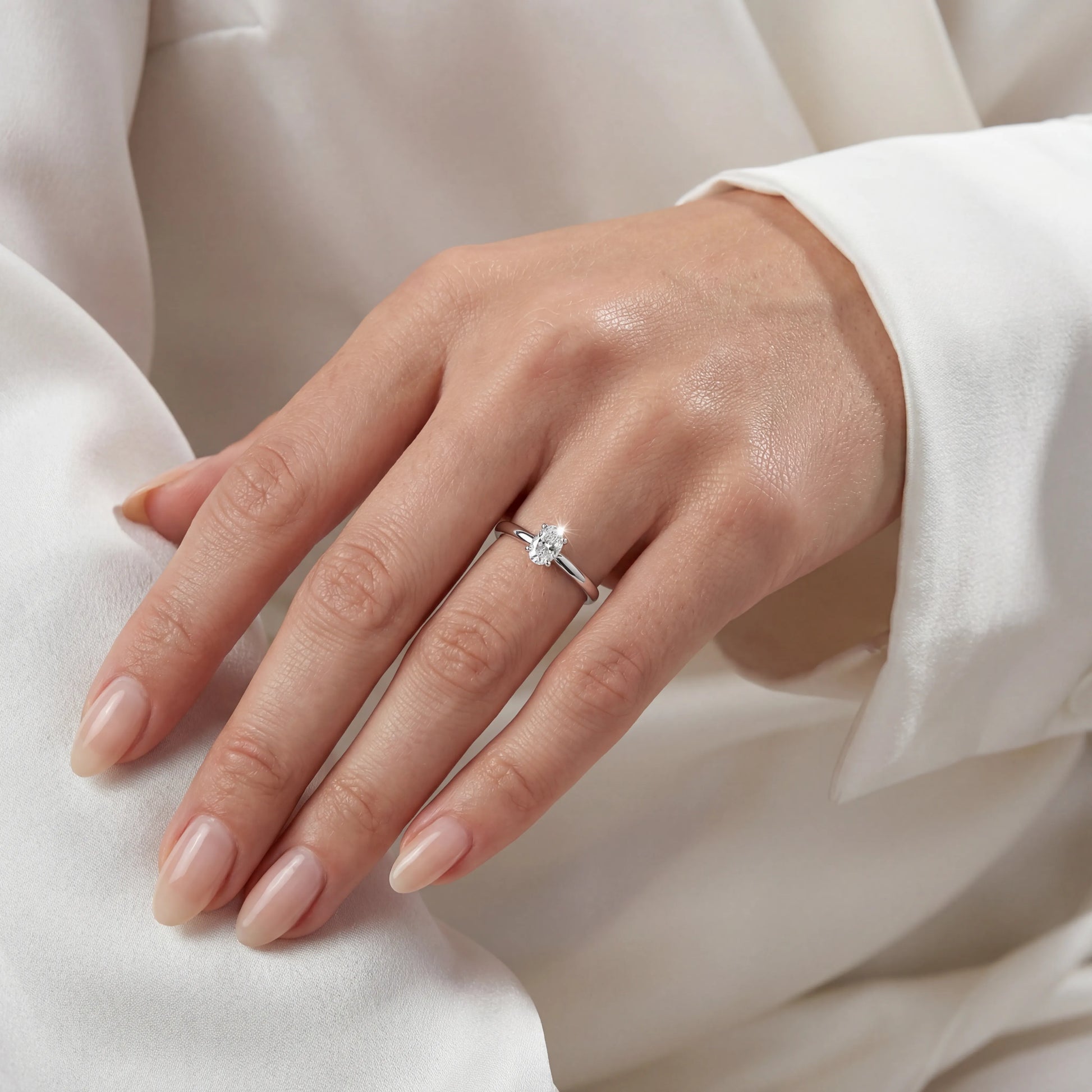 HRD Sertifikalı 0,30 Karat D Renk Oval Tektaş Pırlanta Yüzük, D Renk VS2 - Venta Jewelry
