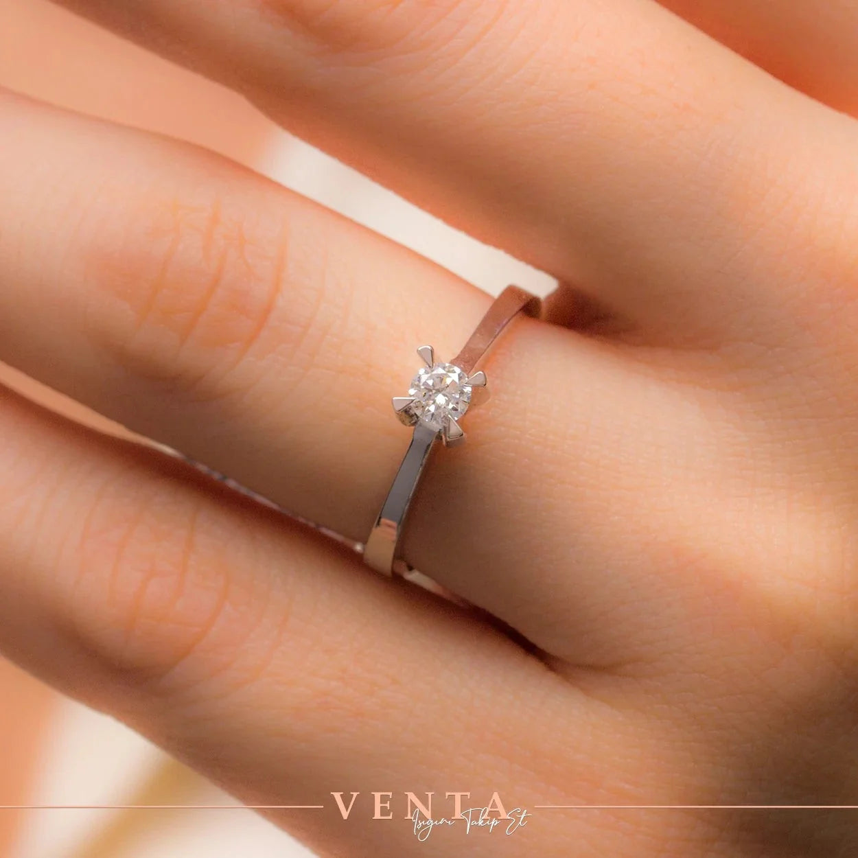 HRD Sertifikalı 0,30 Karat Tektaş Pırlanta Yüzük "Rima" - Venta Jewelry