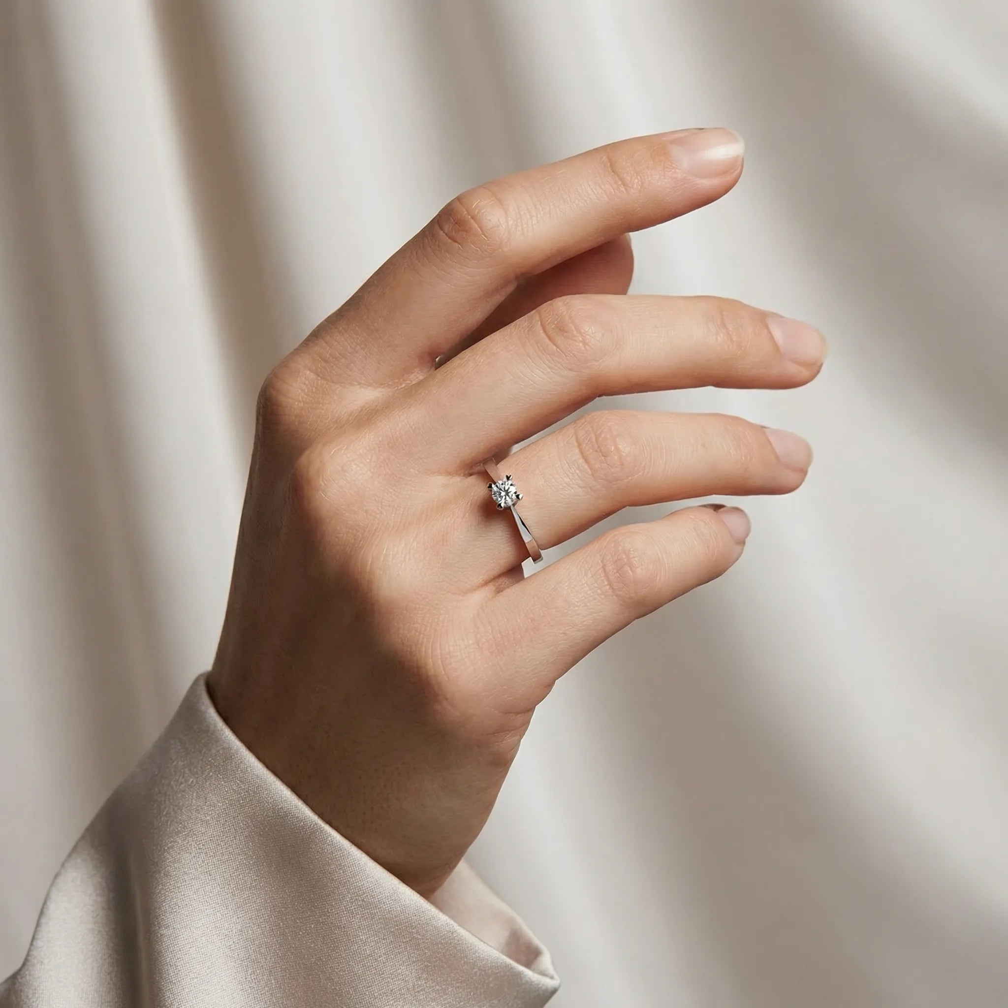 HRD Sertifikalı 0,40 Karat E Renk Tektaş Pırlanta Yüzük "Kalp", E Renk SI1 - Venta Jewelry
