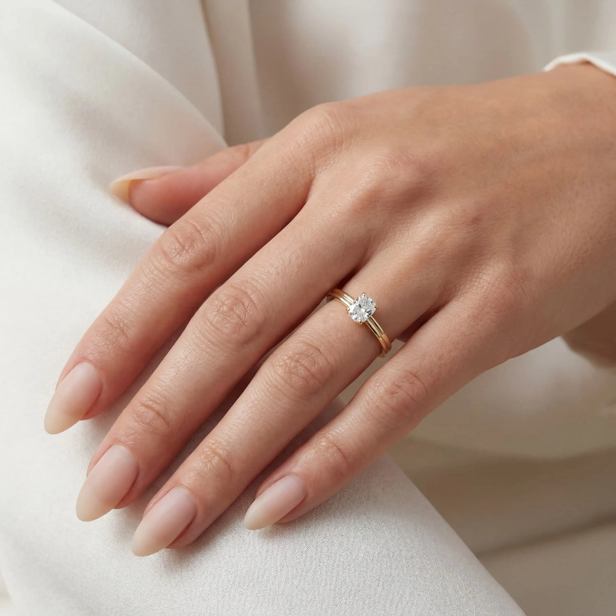 HRD Sertifikalı 0,46 Karat Radiant Tektaş Pırlanta Yüzük, G Renk VS2 - Venta Jewelry
