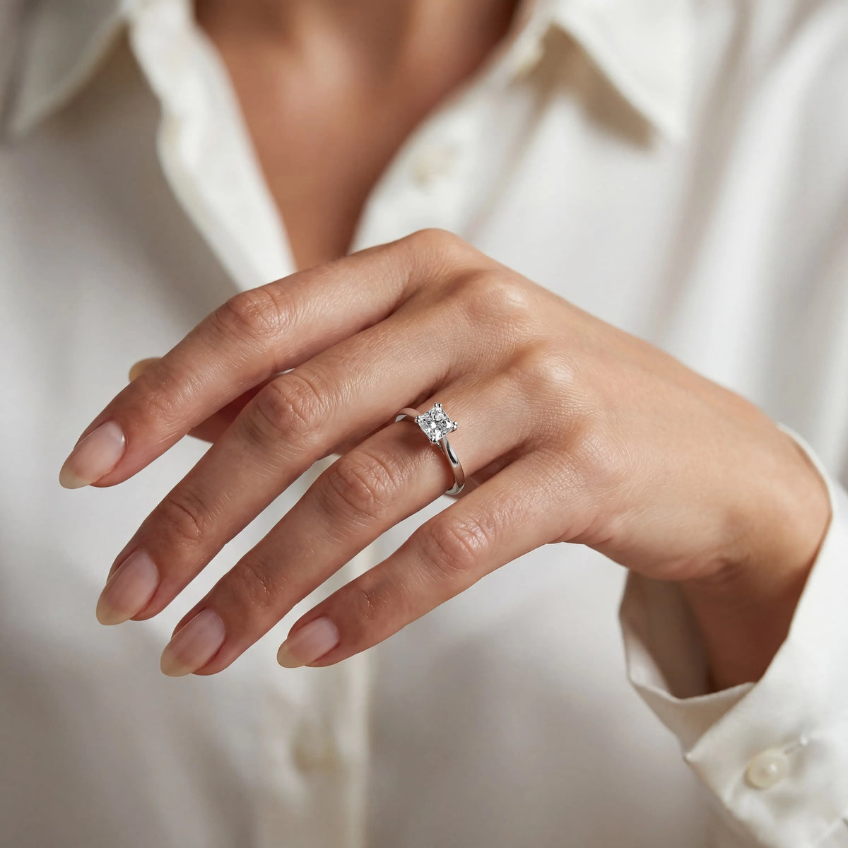 HRD Sertifikalı 0,50 Karat Cushion Tektaş Pırlanta Yüzük, E Renk SI2 - Venta Jewelry
