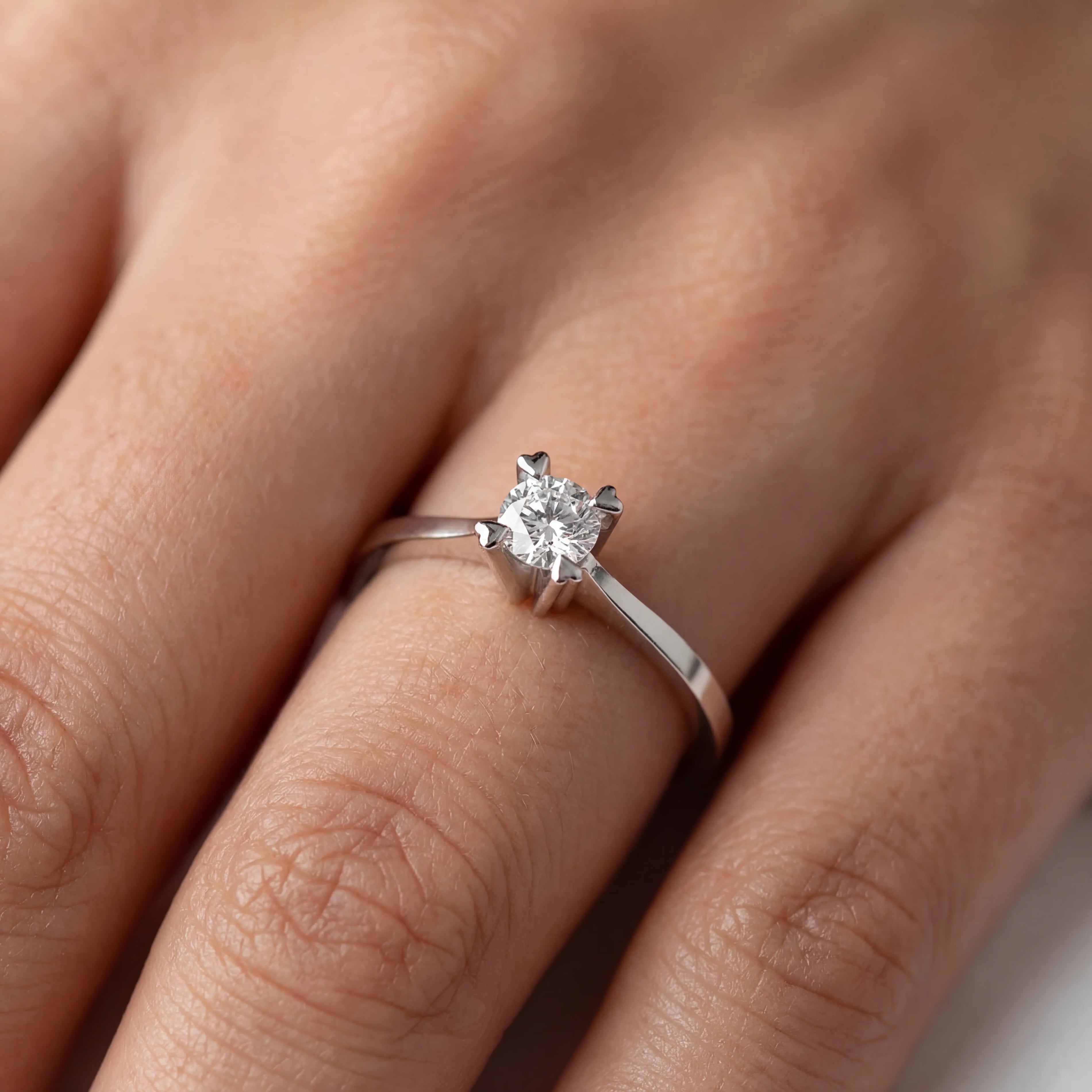 HRD Sertifikalı 0,50 Karat E Renk Tektaş Pırlanta Yüzük "Kalp", E Renk SI2 - Venta Jewelry