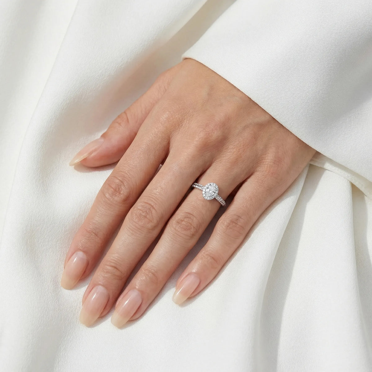 HRD Sertifikalı 0,62 Karat Oval Tektaş Pırlanta Yüzük, F Renk SI - Venta Jewelry
