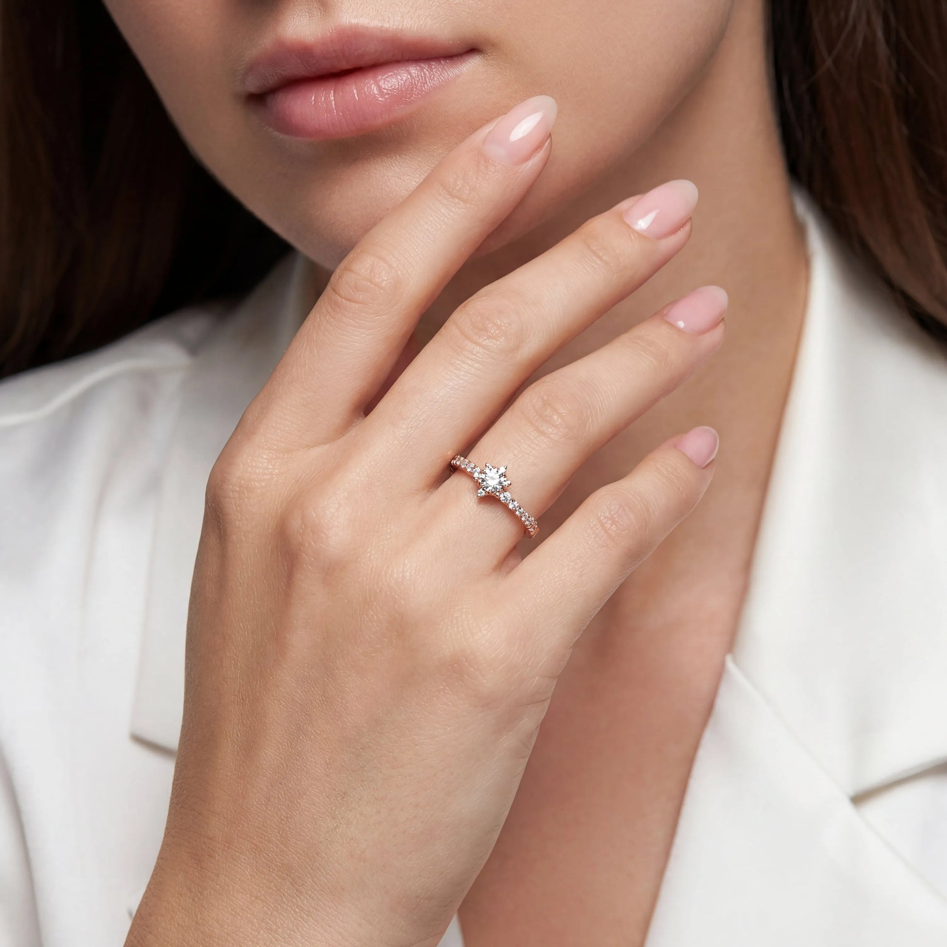 HRD Sertifikalı 0,67 Karat Tasarım Lotus Tektaş Pırlanta Yüzük, F Renk SI - Venta Jewelry
