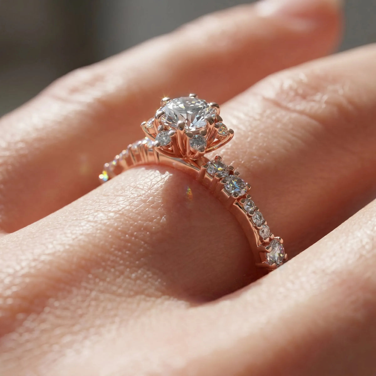 HRD Sertifikalı 0,67 Karat Tasarım Lotus Tektaş Pırlanta Yüzük, F Renk SI - Venta Jewelry
