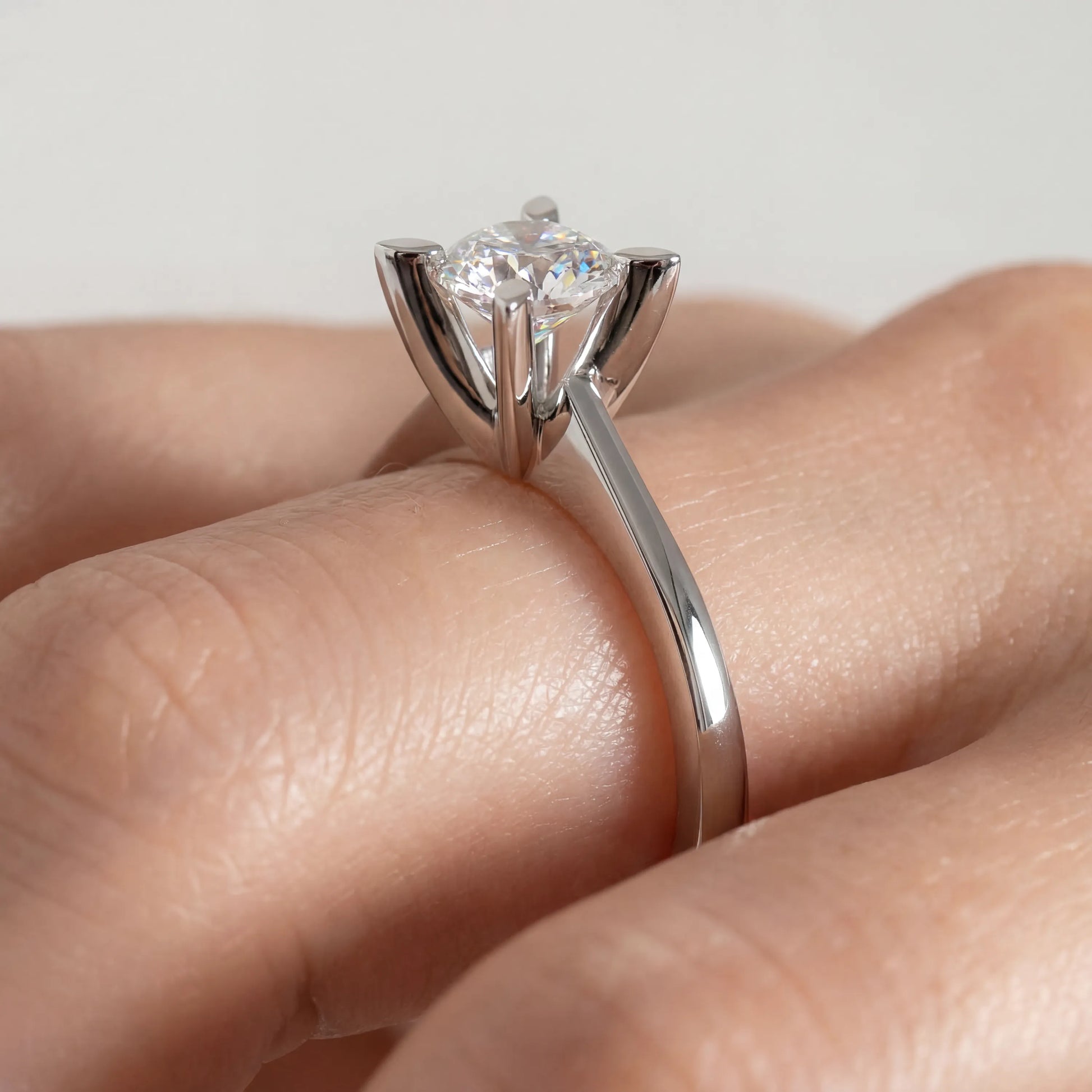 HRD Sertifikalı 0,70 Karat D Renk Tektaş Pırlanta Yüzük "Badem", D Renk SI2 - Venta Jewelry
